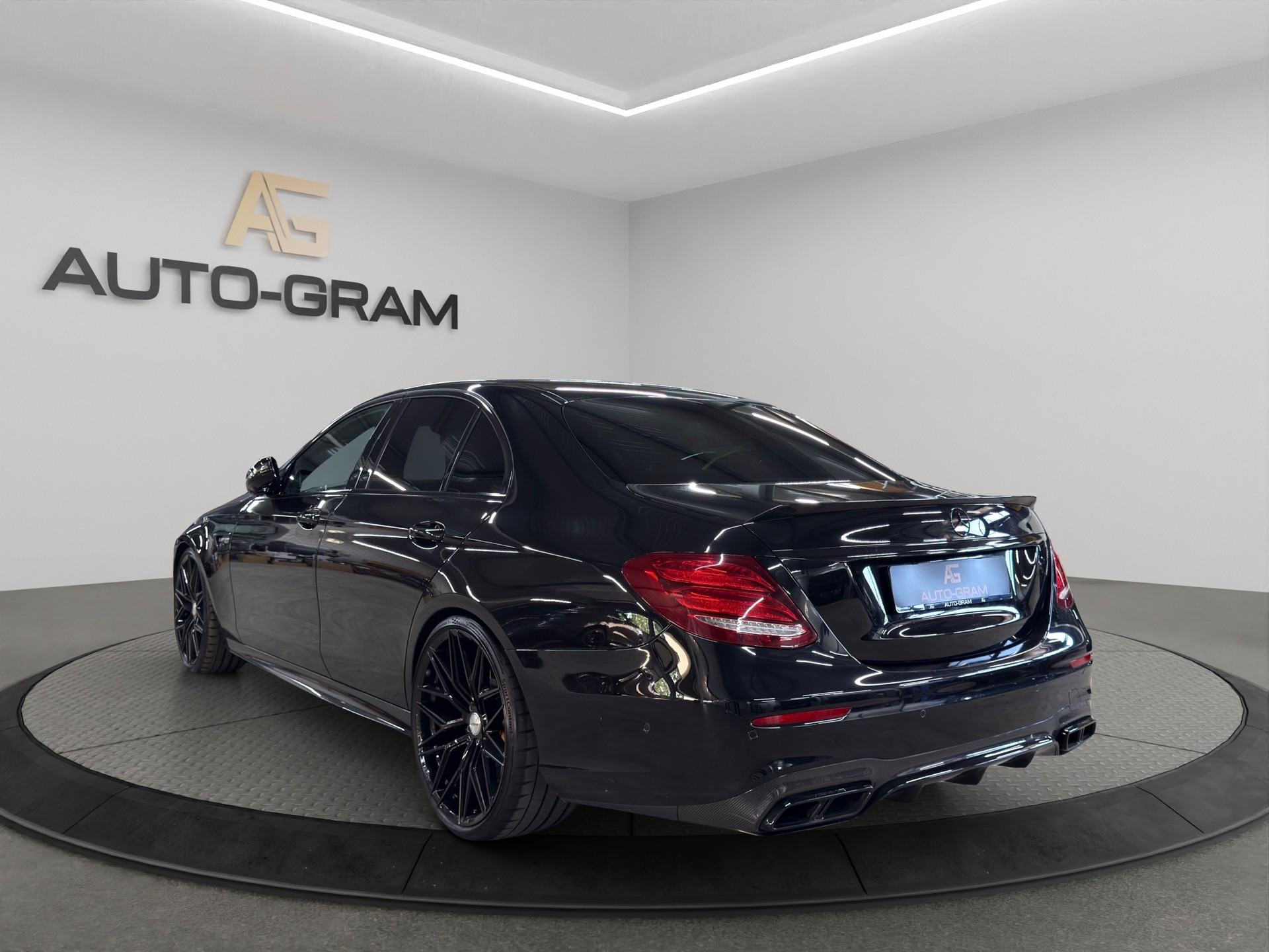 MERCEDES-BENZ E 63 AMG S 4Matic Speedshift MCT-showroom-element-2