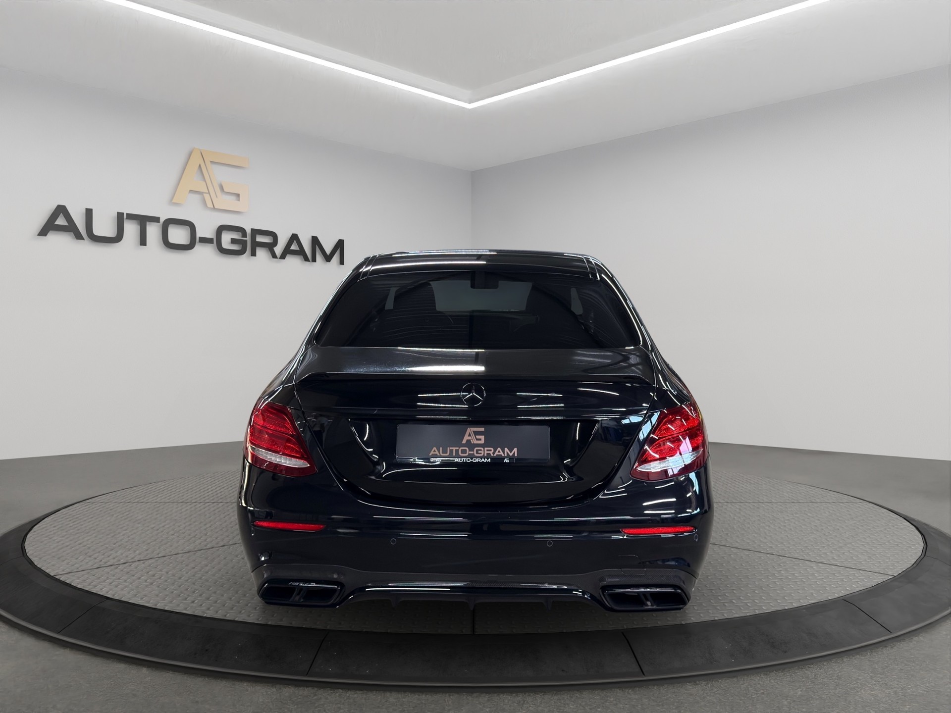 MERCEDES-BENZ E 63 AMG S 4Matic Speedshift MCT-showroom-element-3
