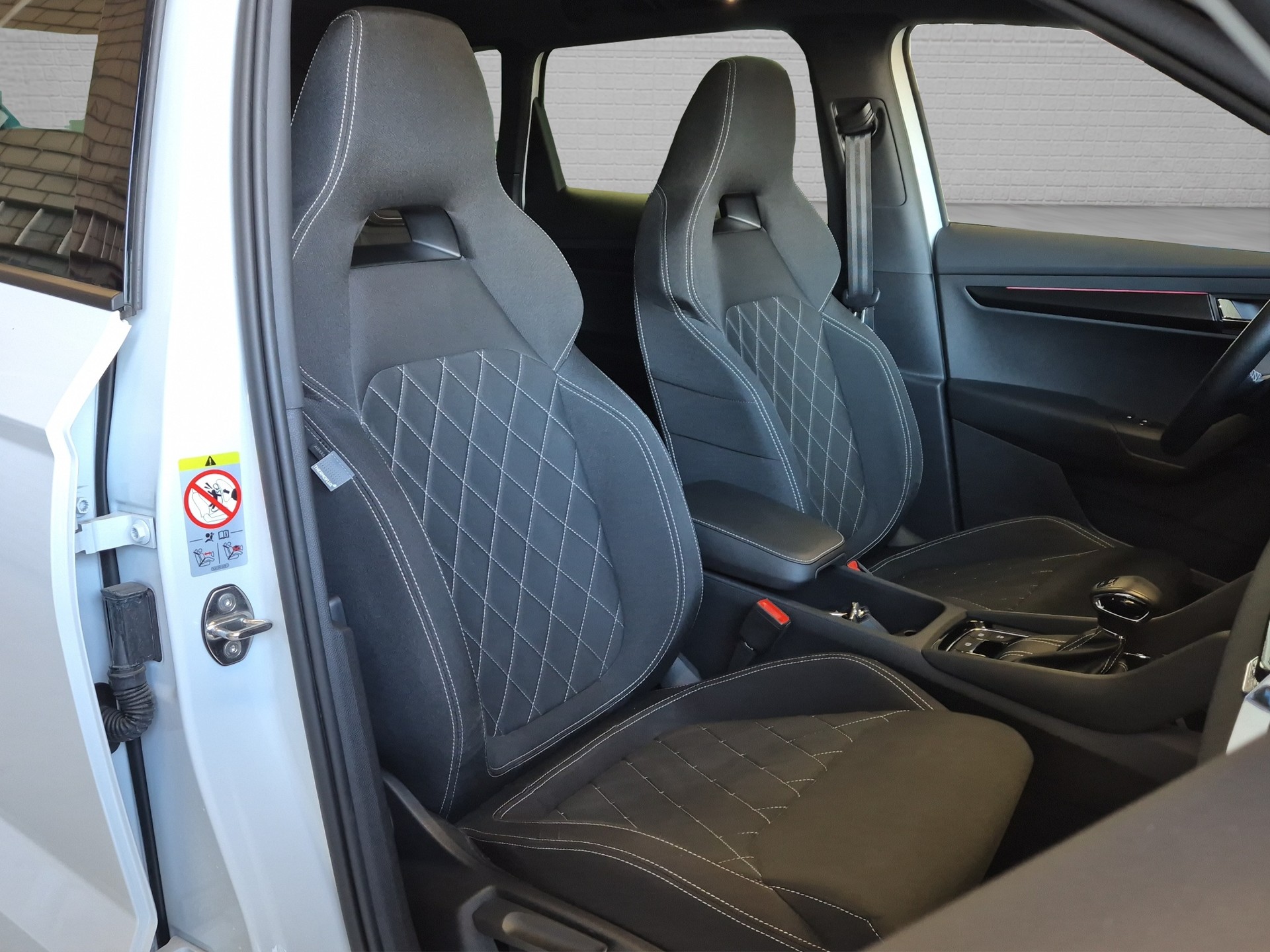 SKODA Karoq 2.0 TSI SportLine 4x4 DSG-image-19