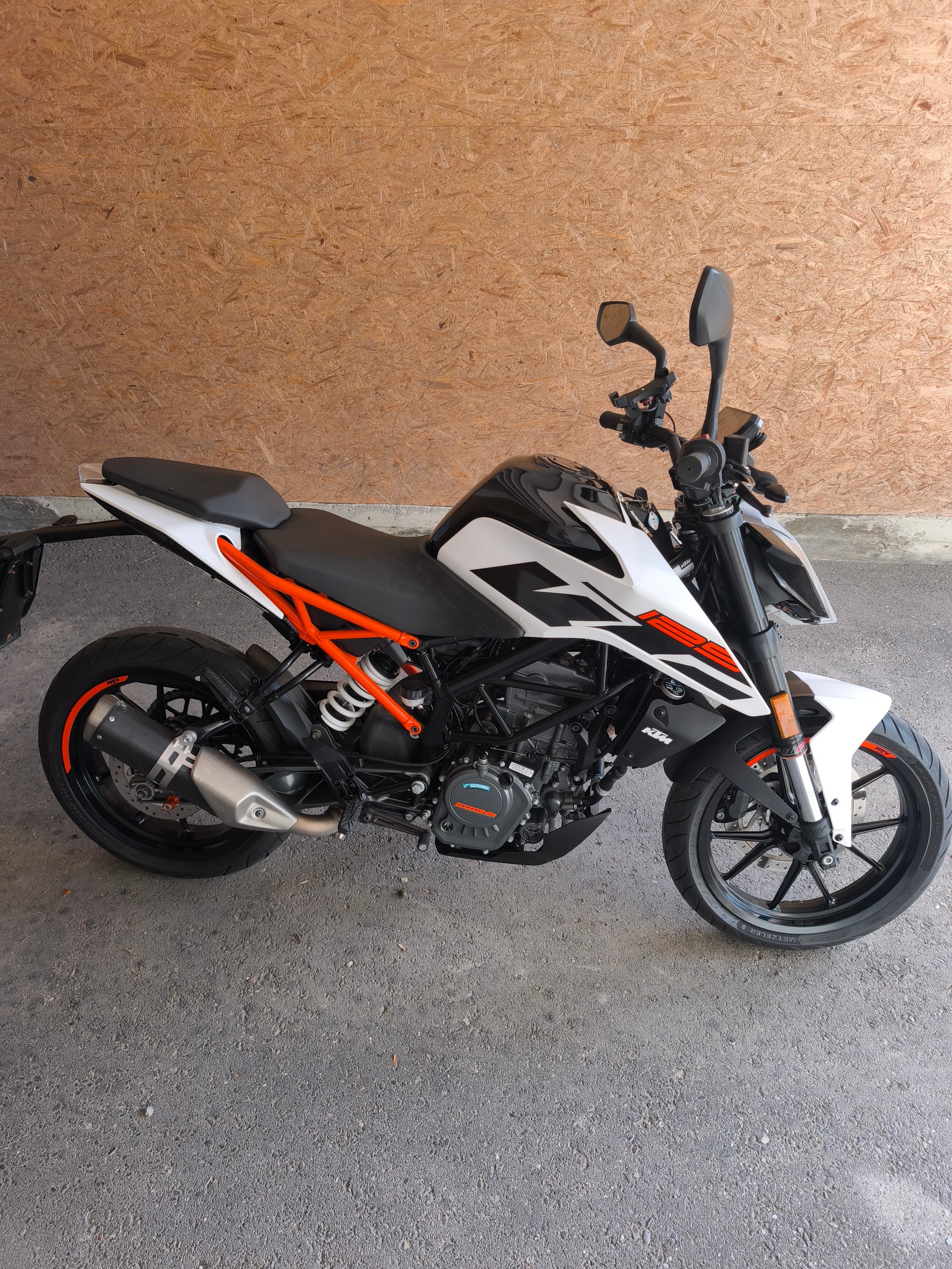 KTM 125 Duke ABS-image-4