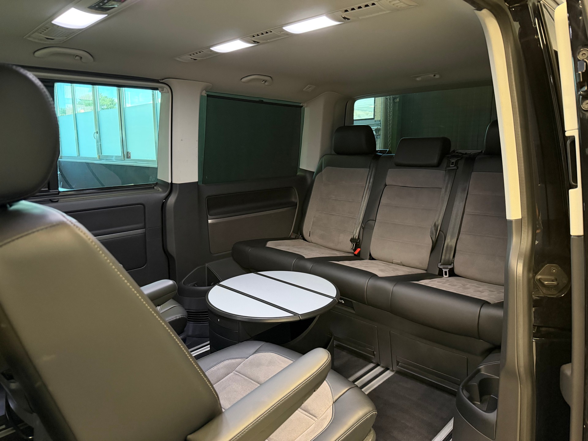 VW T6.1 Multivan 2.0 TDI Bulli Highline 4Motion DSG-image-22