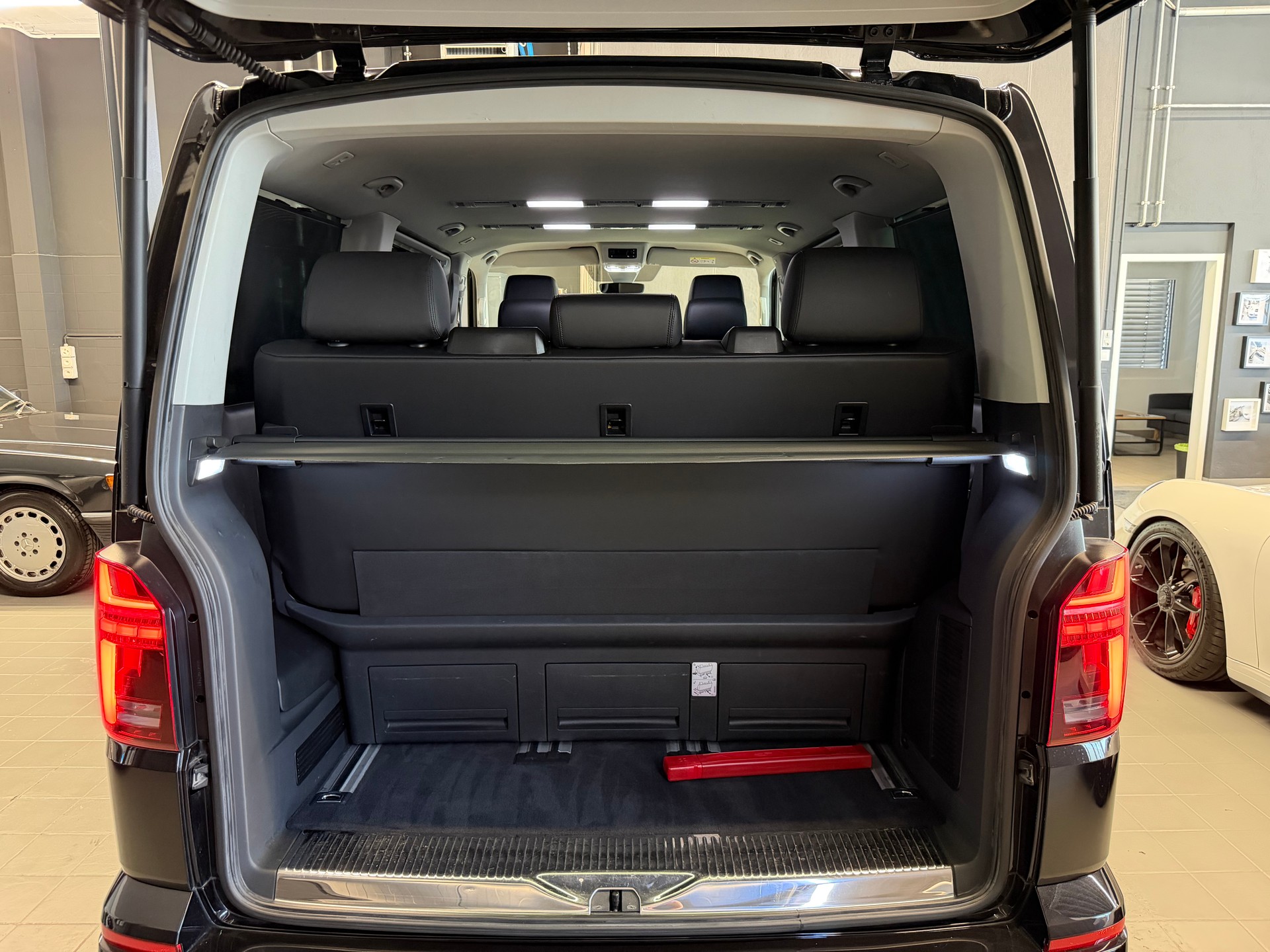 VW T6.1 Multivan 2.0 TDI Bulli Highline 4Motion DSG-image-29