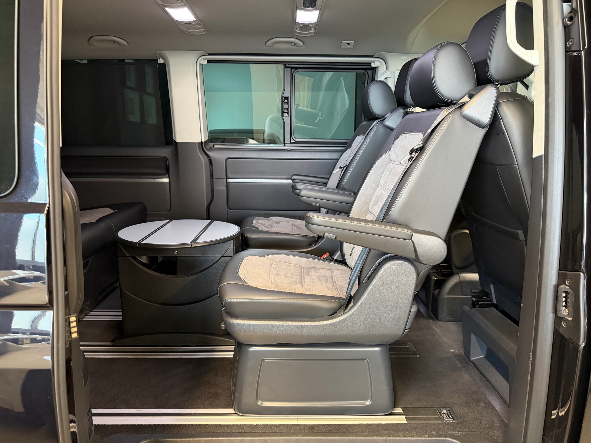 VW T6.1 Multivan 2.0 TDI Bulli Highline 4Motion DSG-image-24