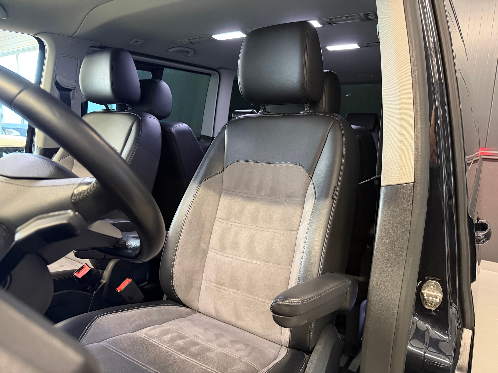 VW T6.1 Multivan 2.0 TDI Bulli Highline 4Motion DSG-image-10