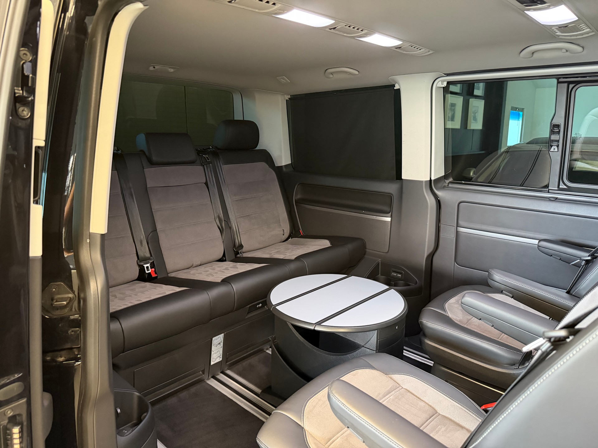 VW T6.1 Multivan 2.0 TDI Bulli Highline 4Motion DSG-image-25