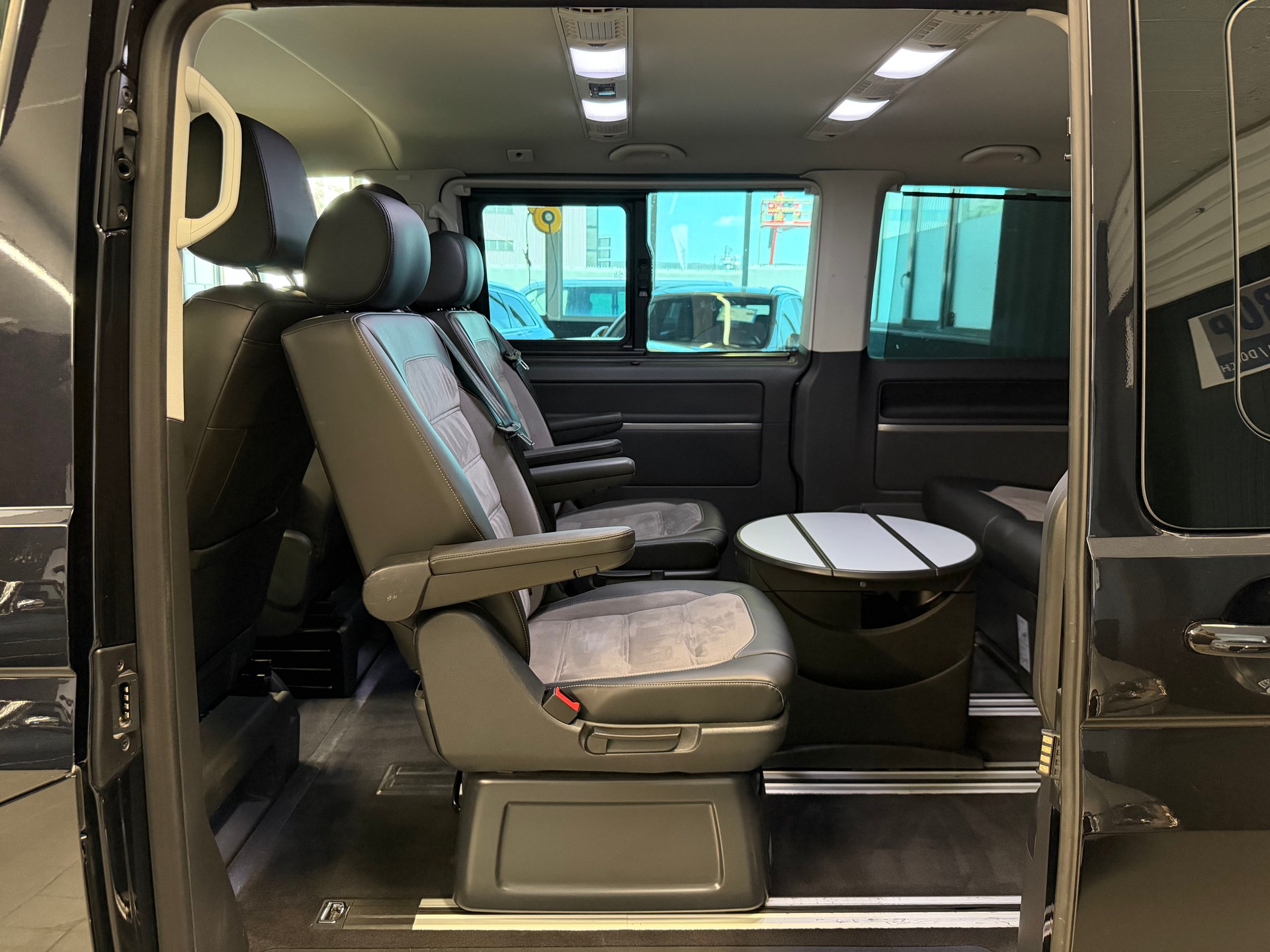 VW T6.1 Multivan 2.0 TDI Bulli Highline 4Motion DSG-image-21