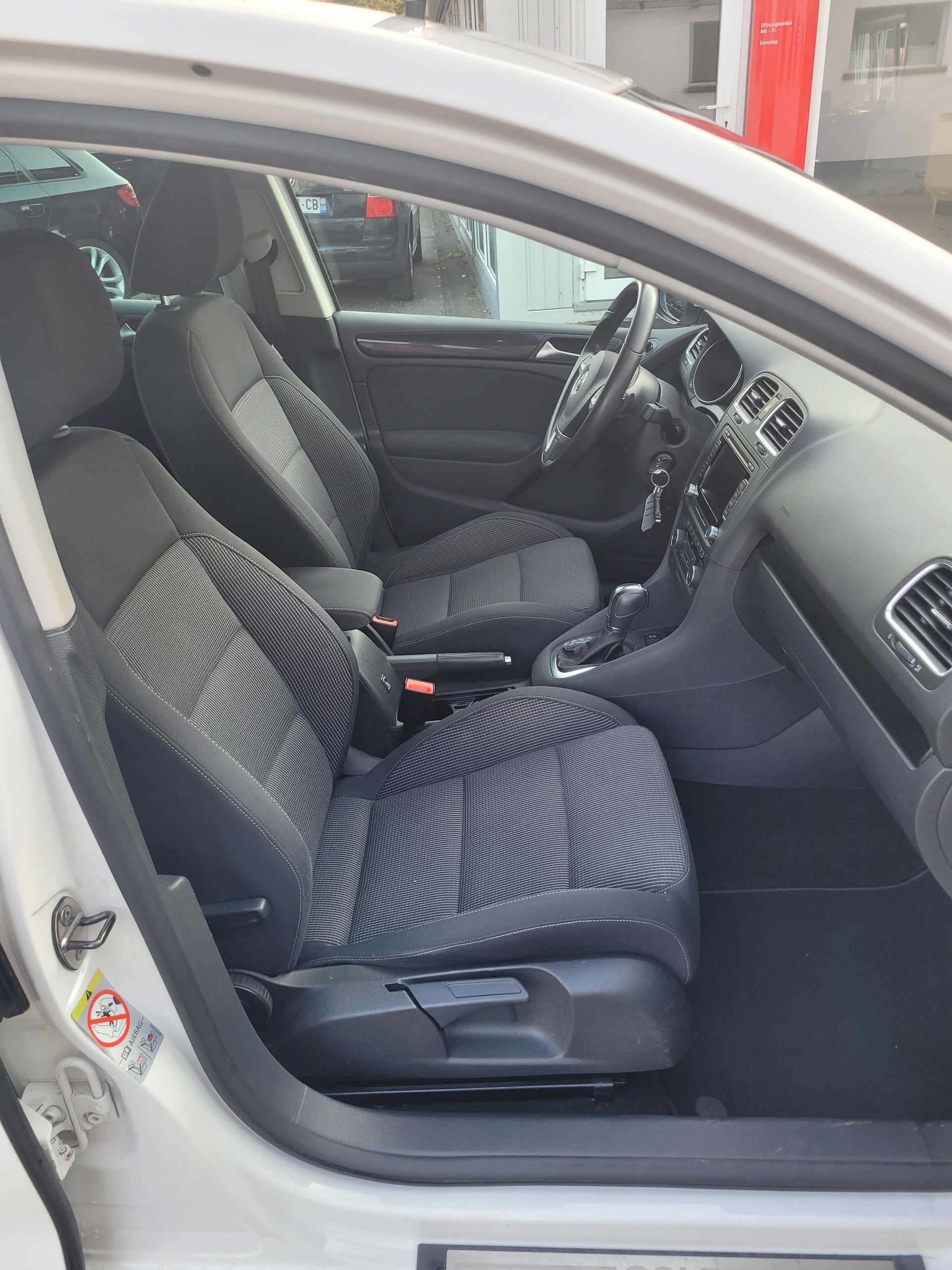 VW Golf 1.4 TSI Team DSG-image-8
