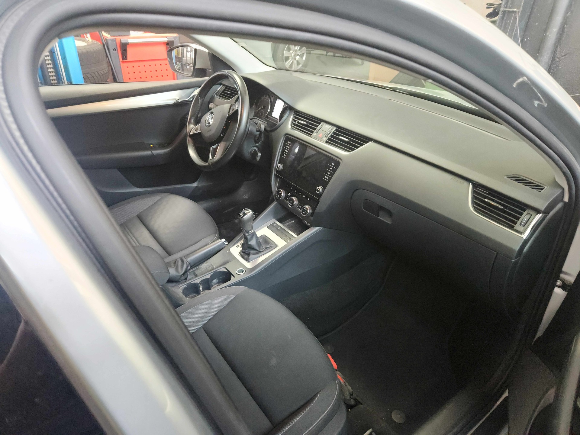 SKODA Octavia Combi 2.0 TDI Ambition 4x4 DSG-image-2
