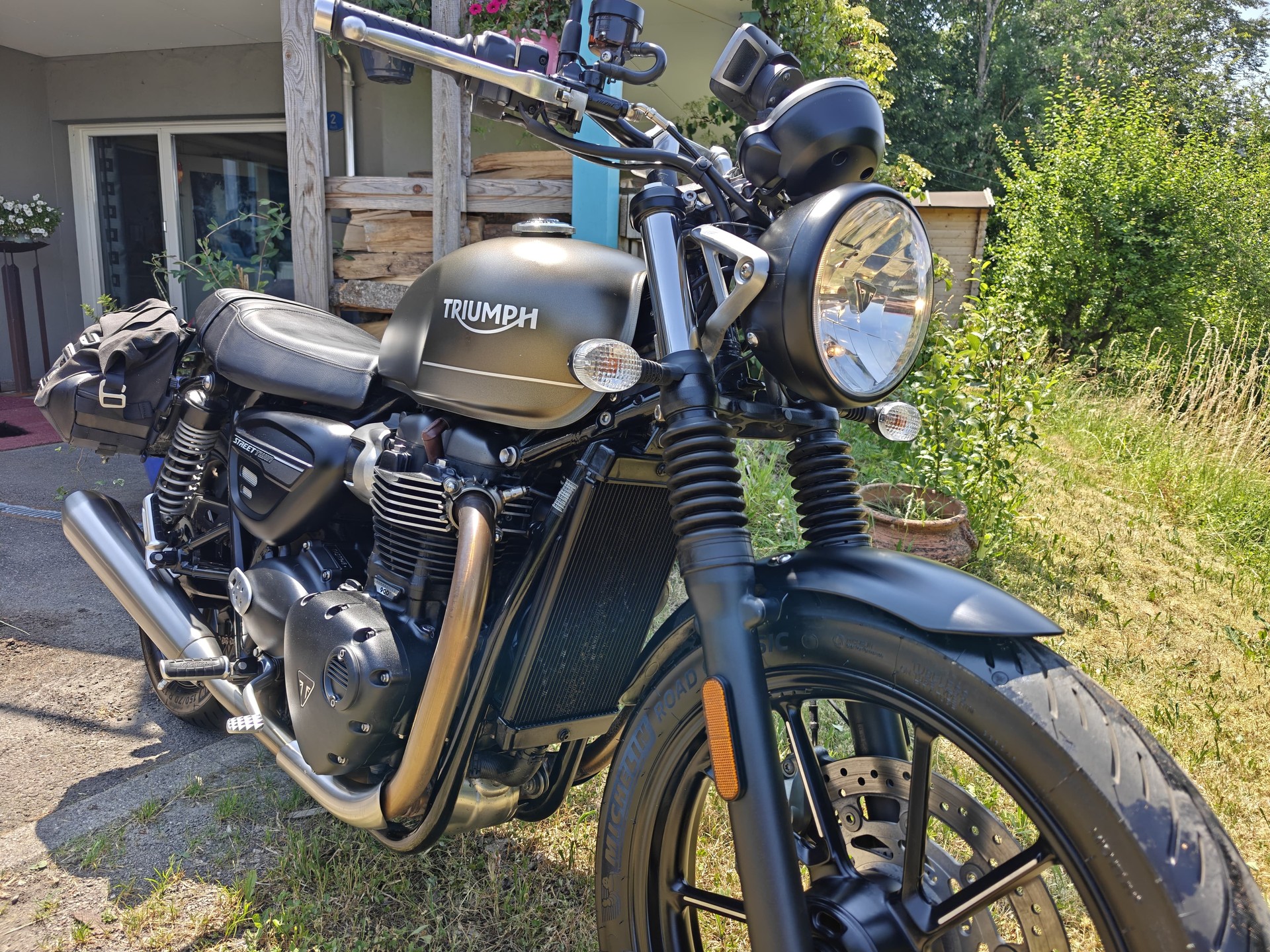TRIUMPH Street Twin 900 Special Edition-image-7
