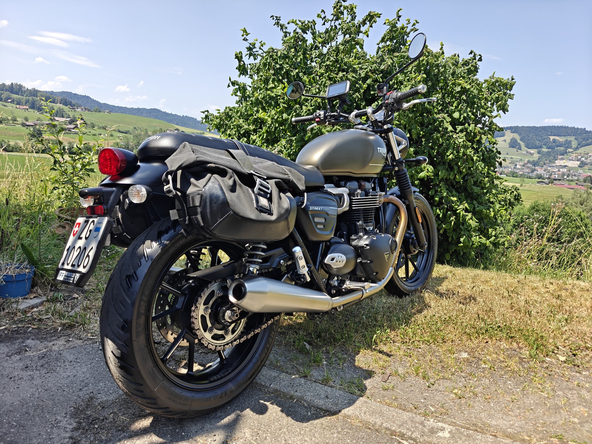 TRIUMPH Street Twin 900 Special Edition-image-3
