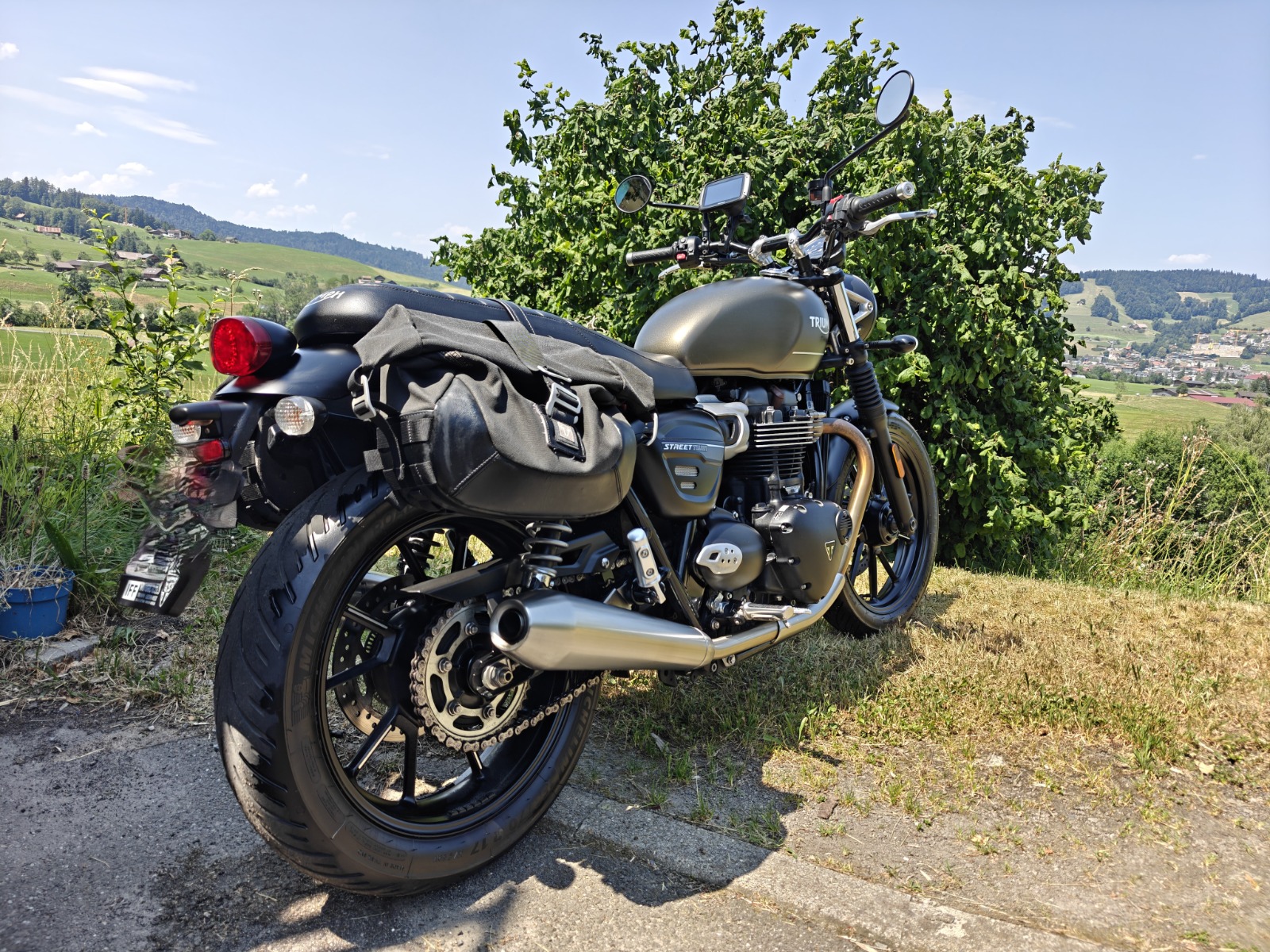 TRIUMPH Street Twin 900 Special Edition-image-2