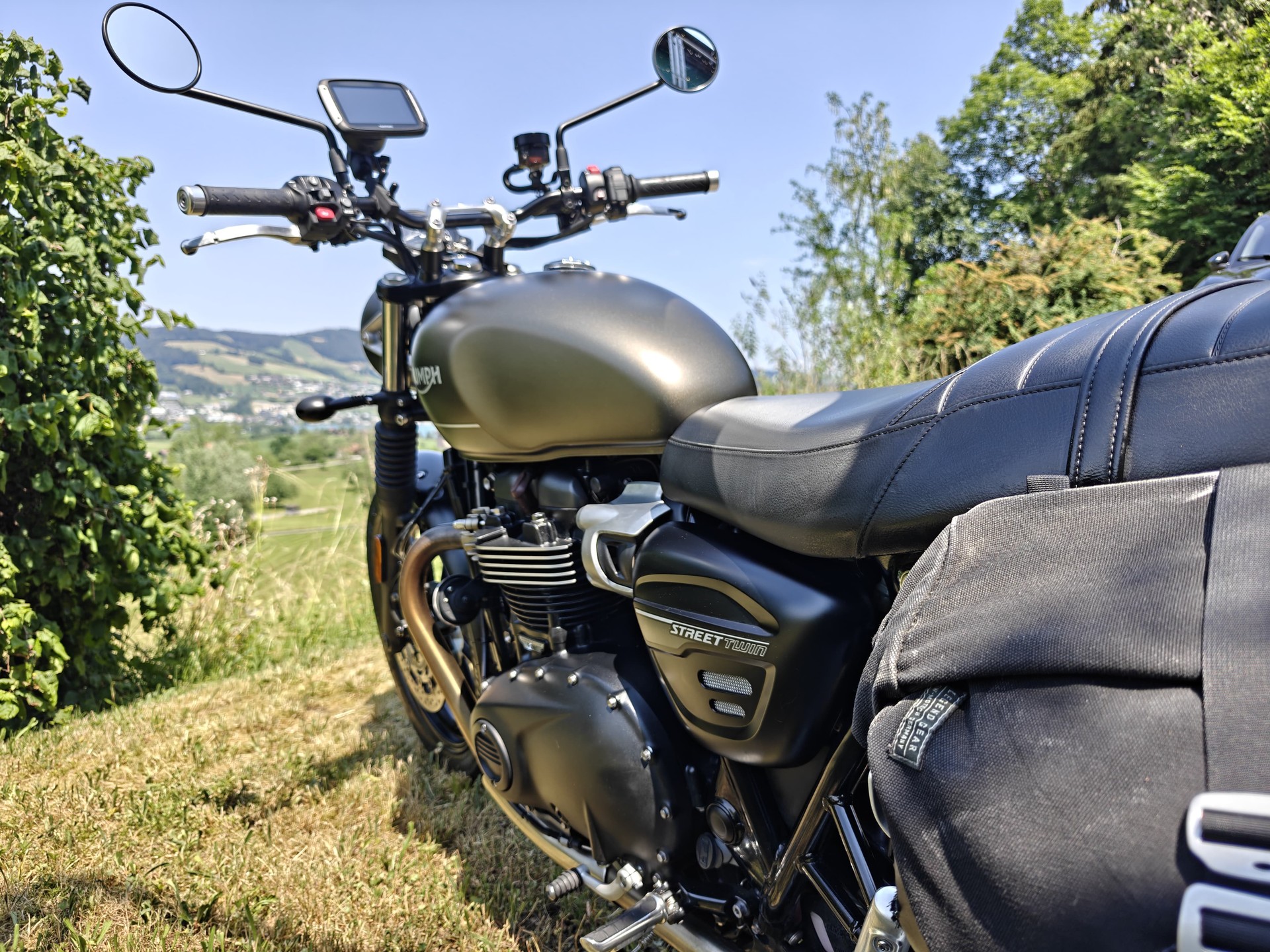 TRIUMPH Street Twin 900 Special Edition-image-4