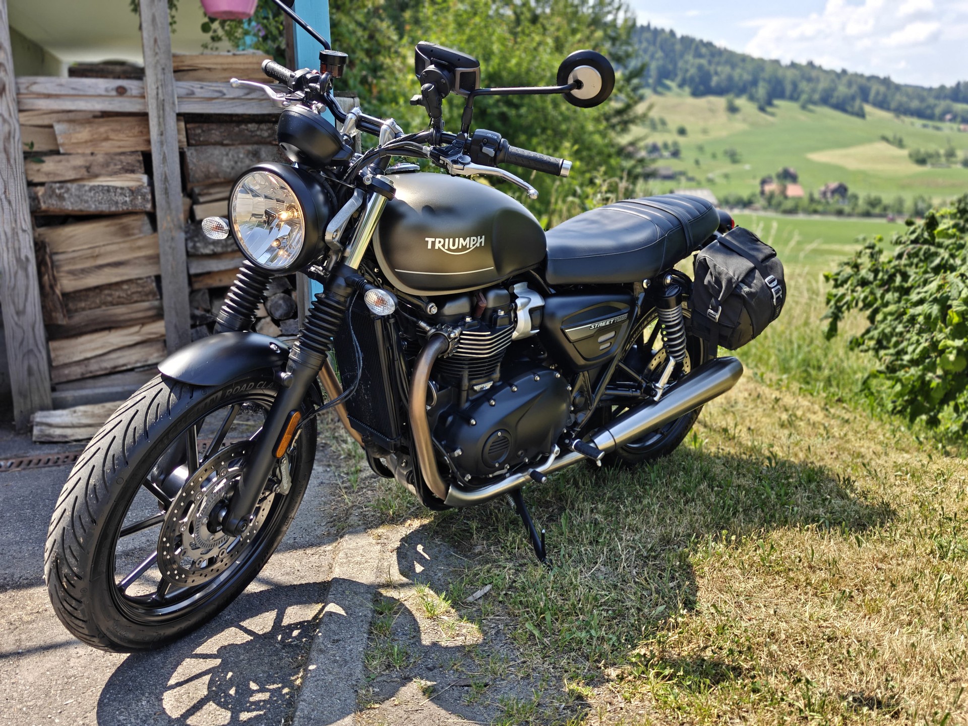 TRIUMPH Street Twin 900 Special Edition-image-5