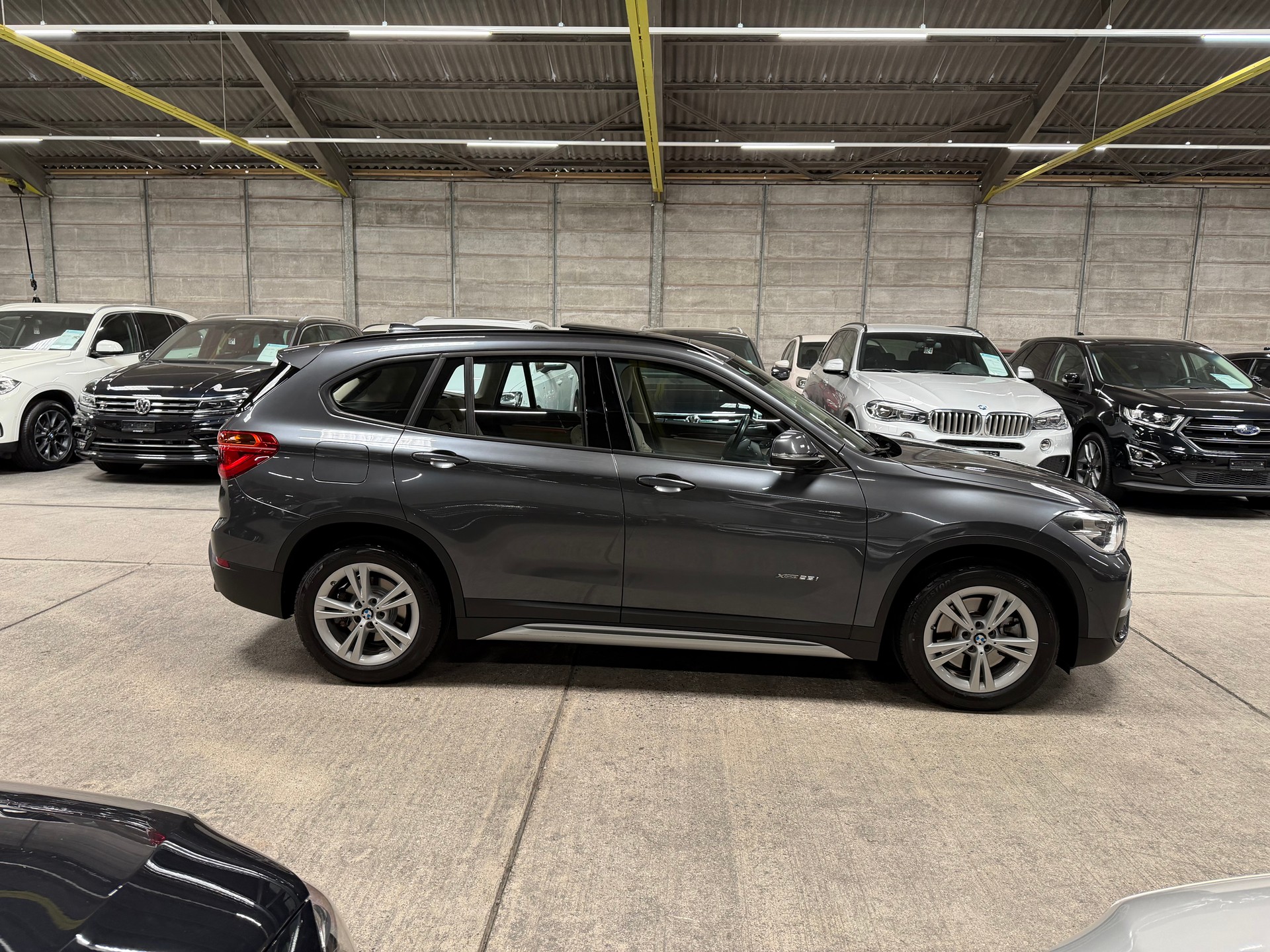 BMW X1 xDrive 25i xLine Steptronic-showroom-element-2