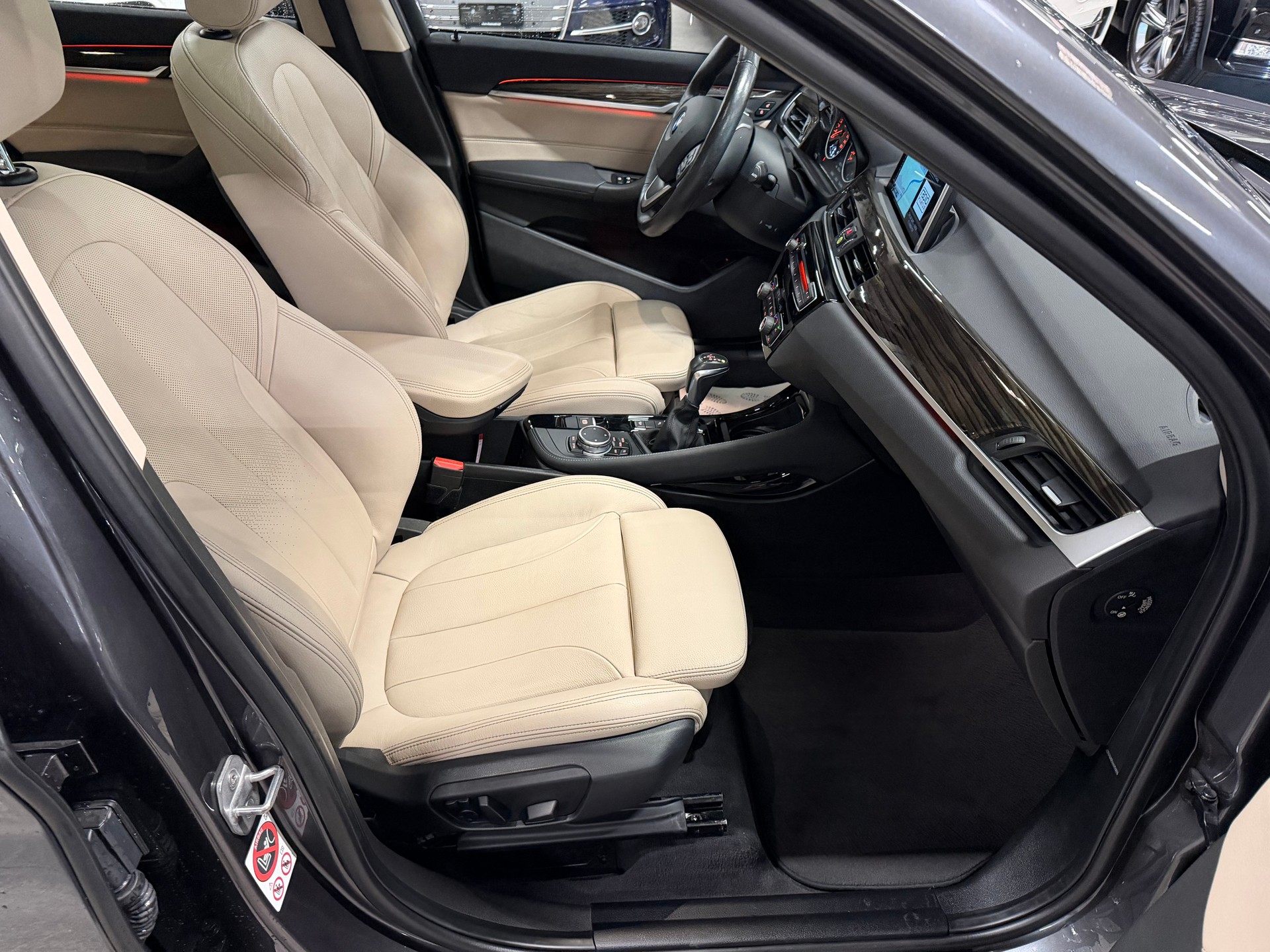 BMW X1 xDrive 25i xLine Steptronic-image-12