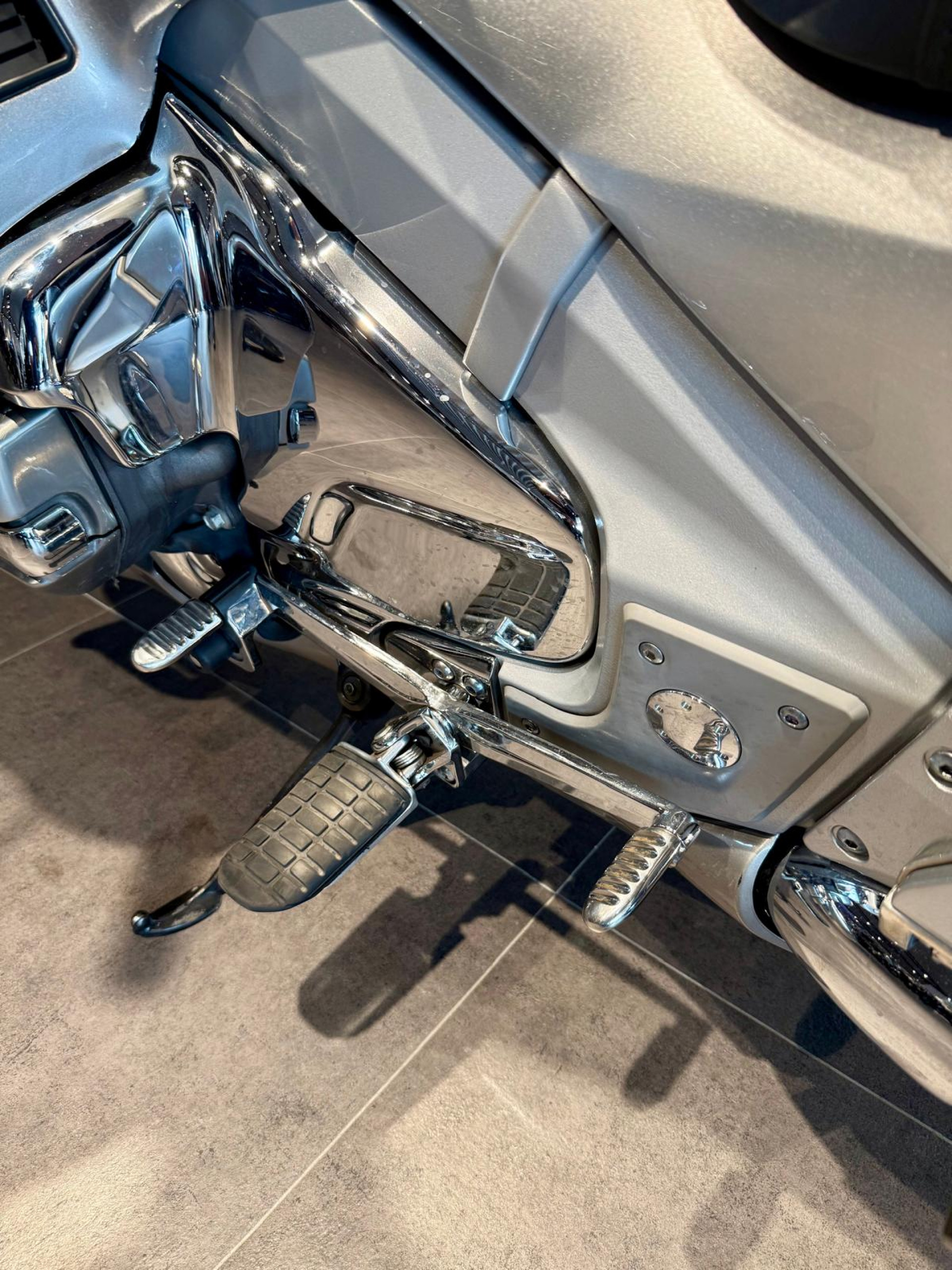 HONDA GL 1800 Gold Wing-image-3