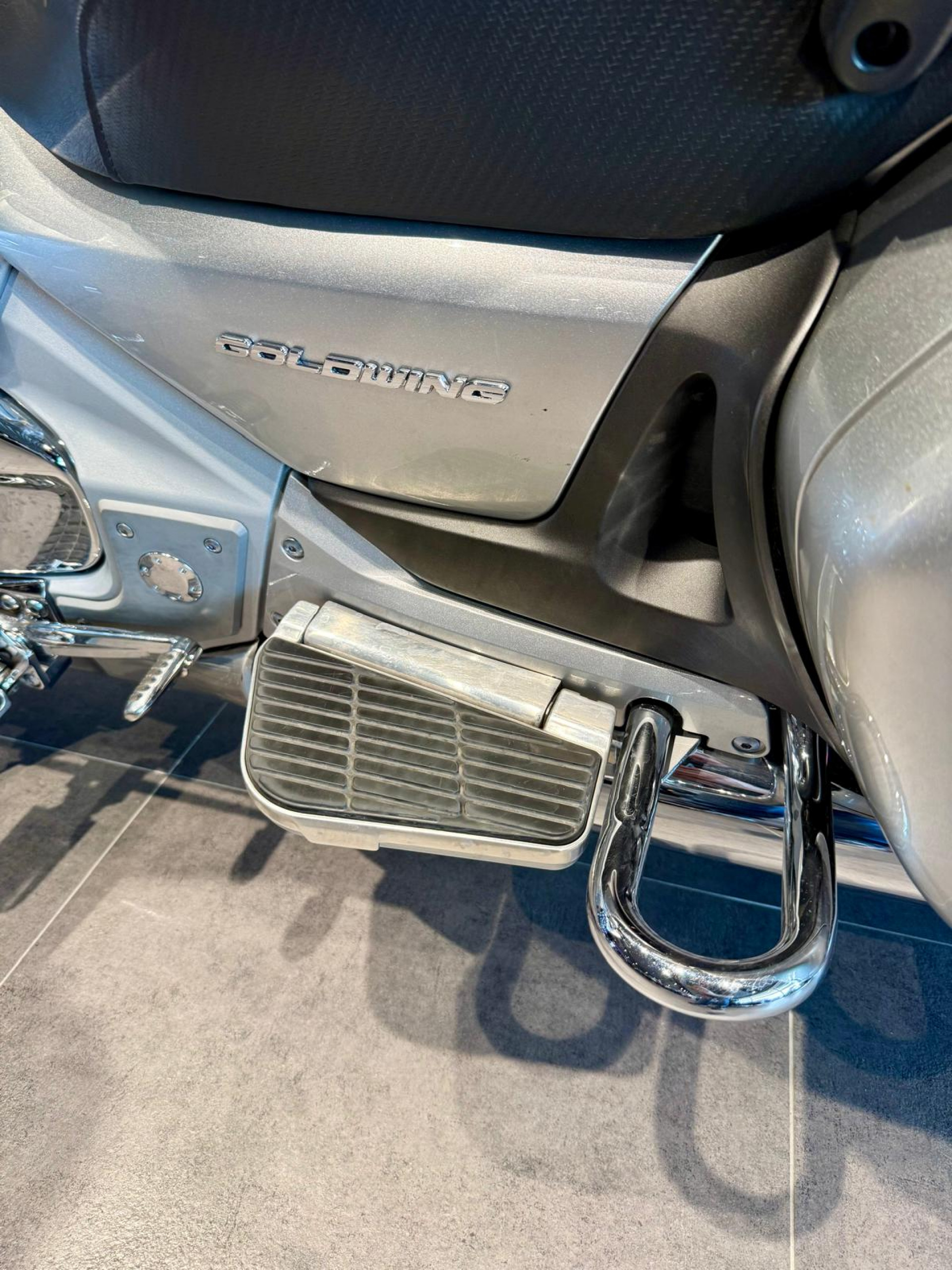 HONDA GL 1800 Gold Wing-image-6