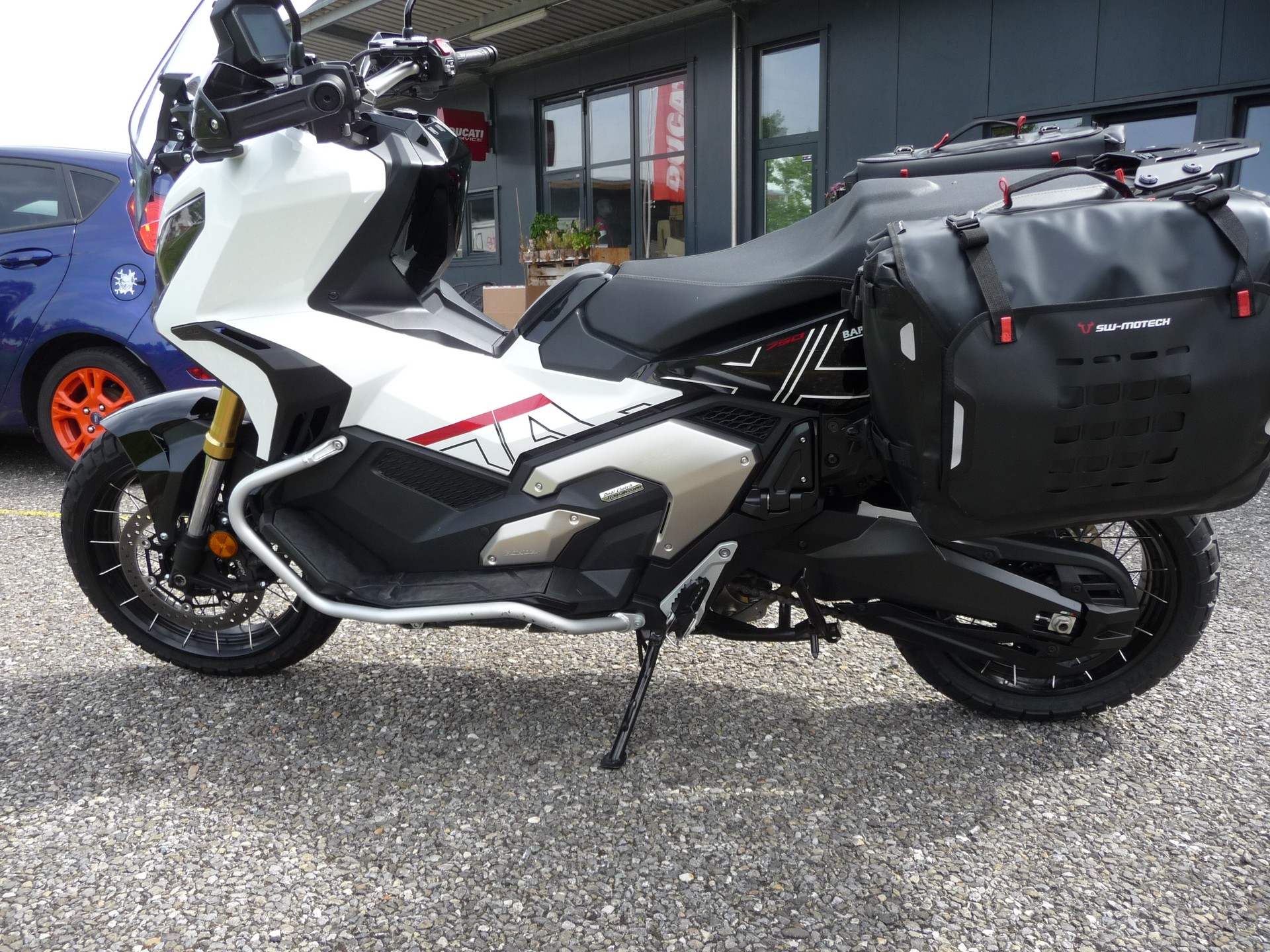 HONDA X-ADV 750-image-3