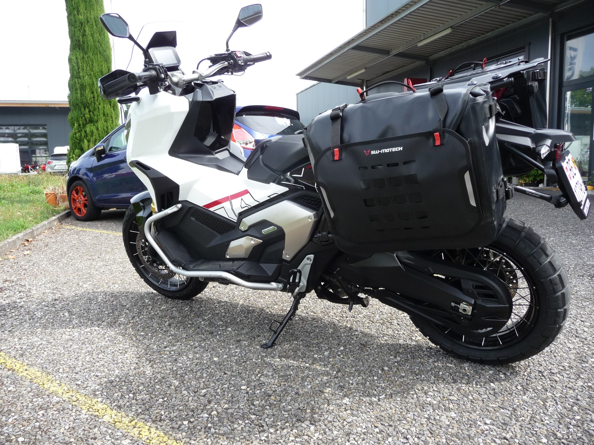 HONDA X-ADV 750-image-4