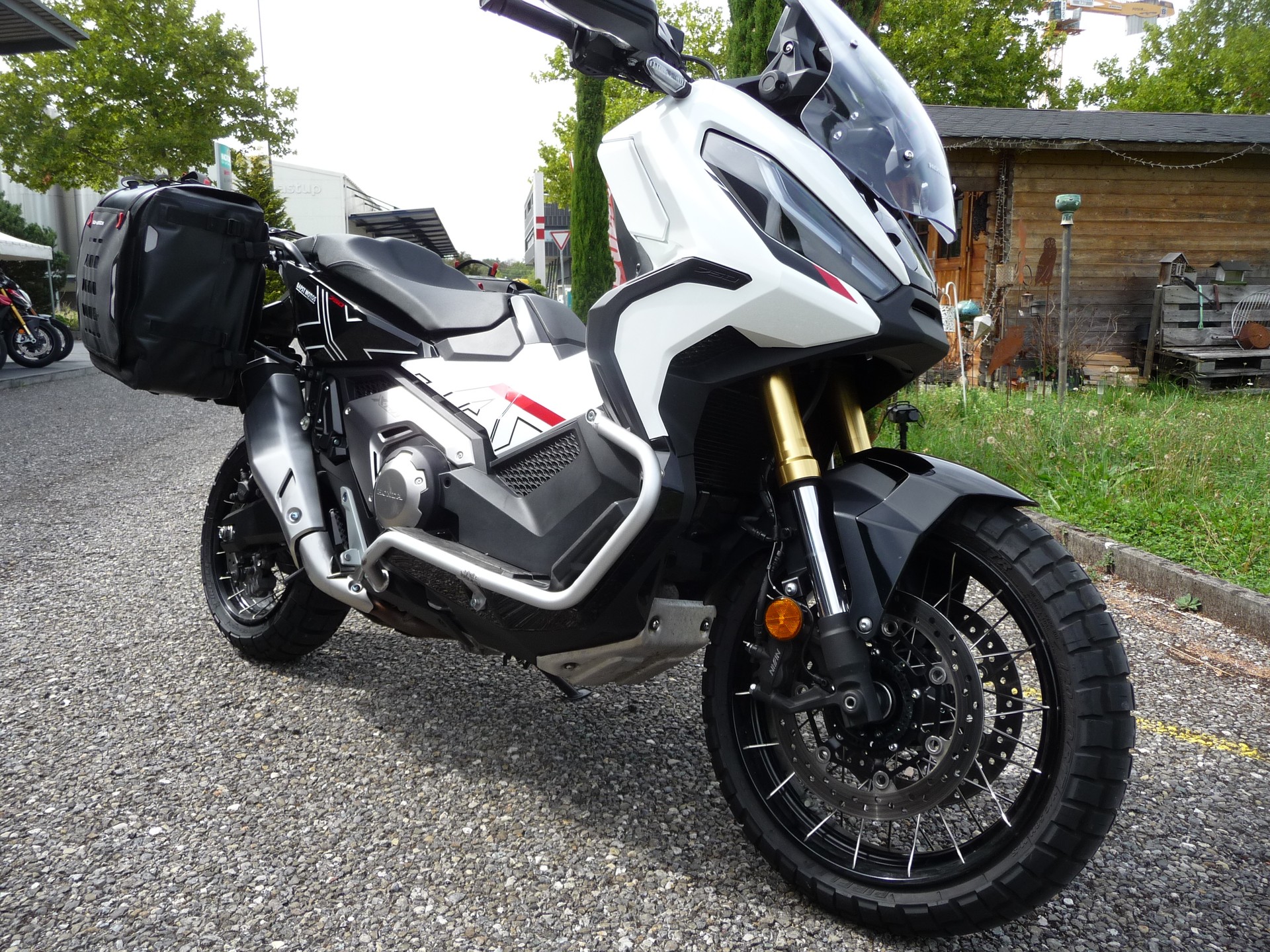 HONDA X-ADV 750-image-1