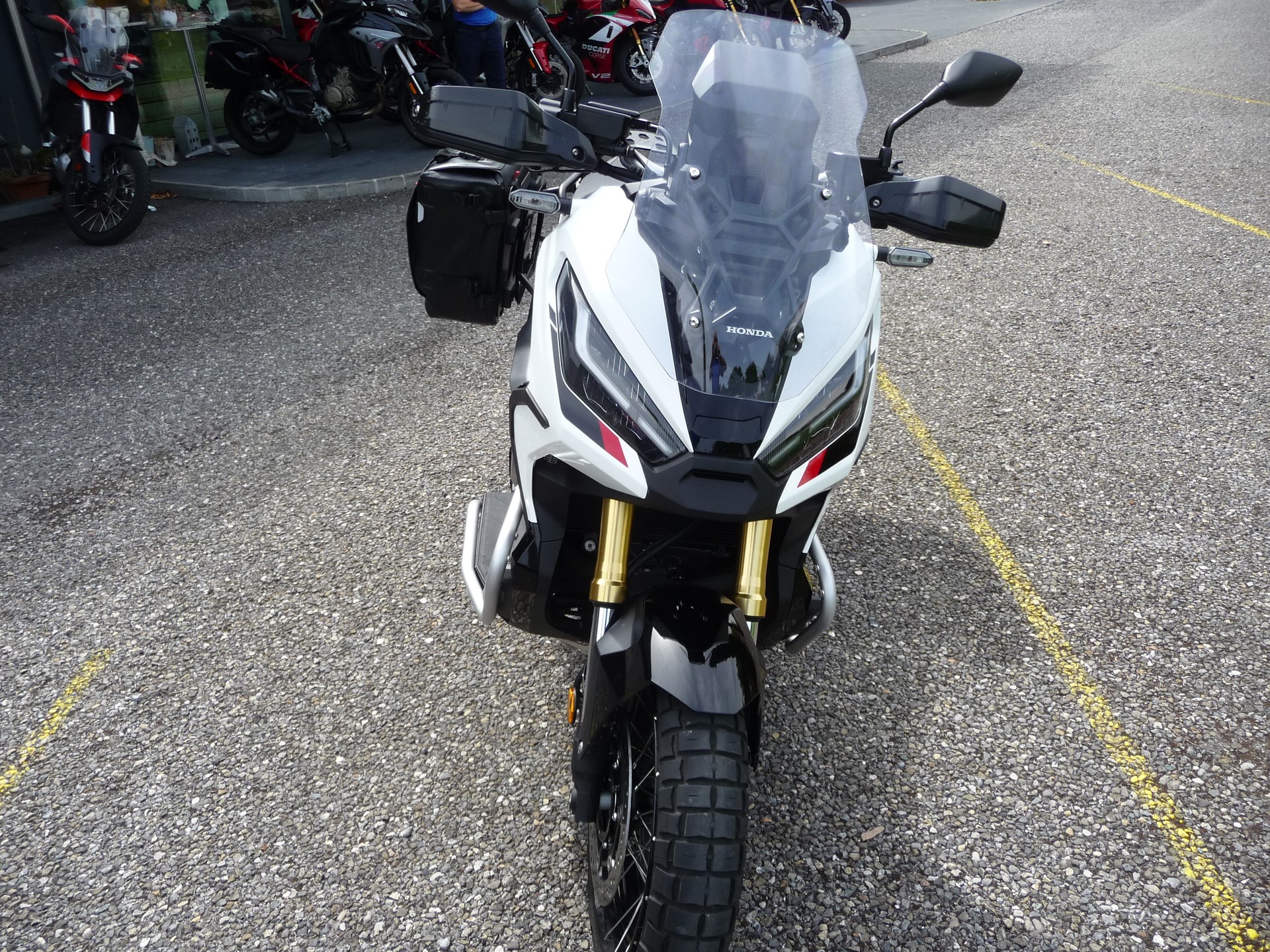 HONDA X-ADV 750-image-2