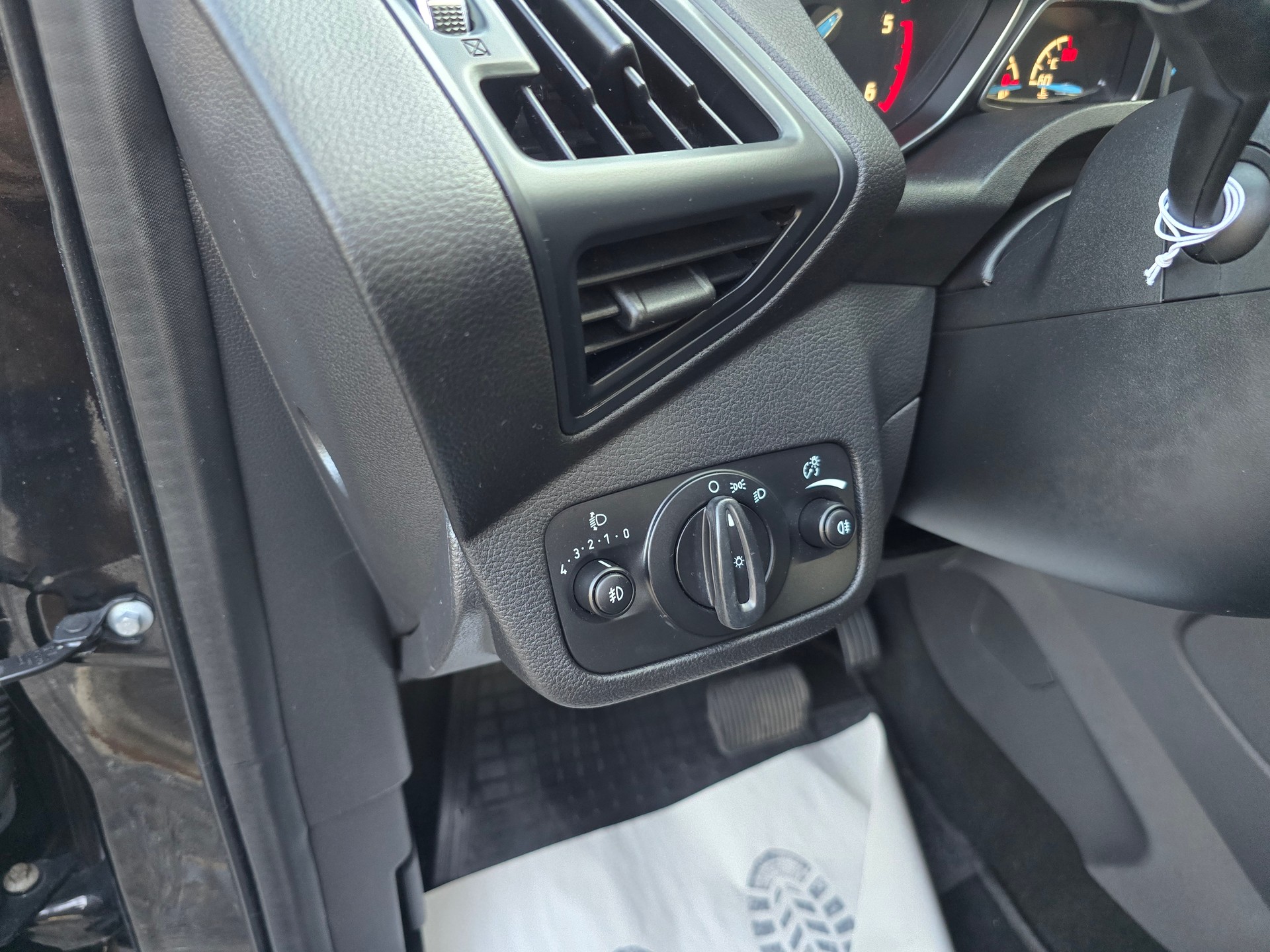 FORD Kuga 2.0 TDCi Carving 4WD PowerShift-image-17
