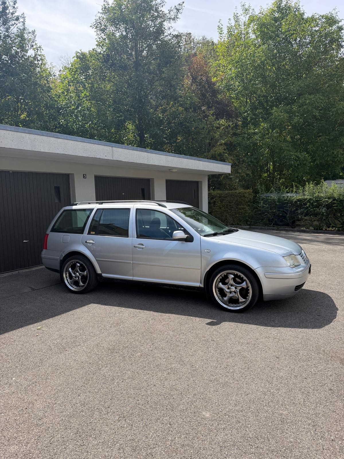 VW Bora Variant 1.9 TDI PD Highline-showroom-element-1
