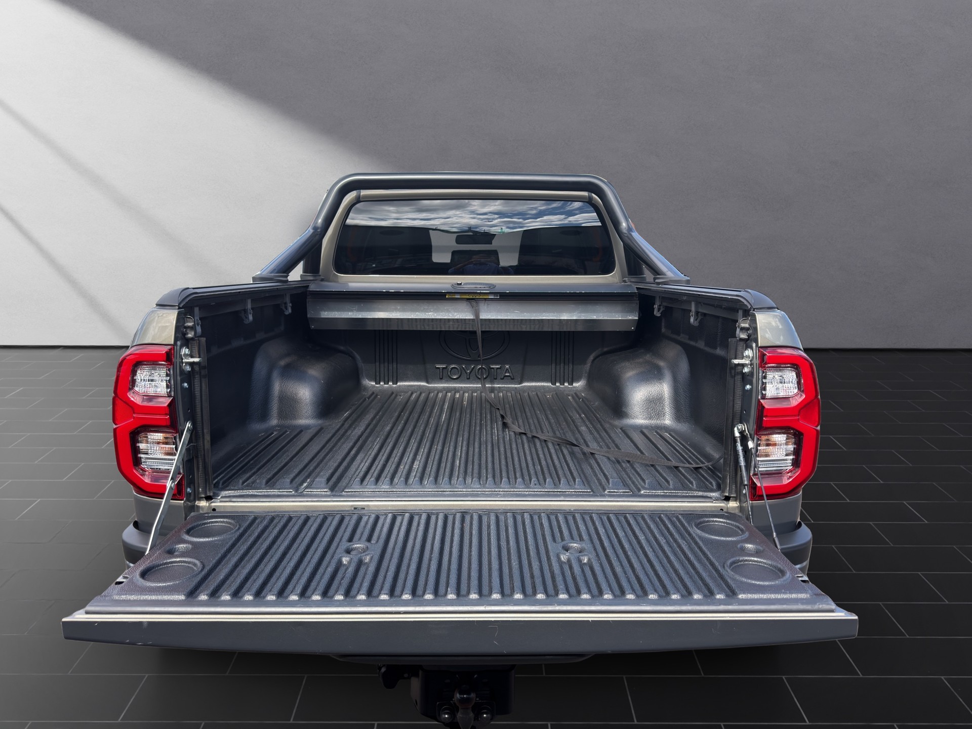TOYOTA Hilux Double Cab.-Pick-up 2.8 D-4D 204 Invincible-image-10