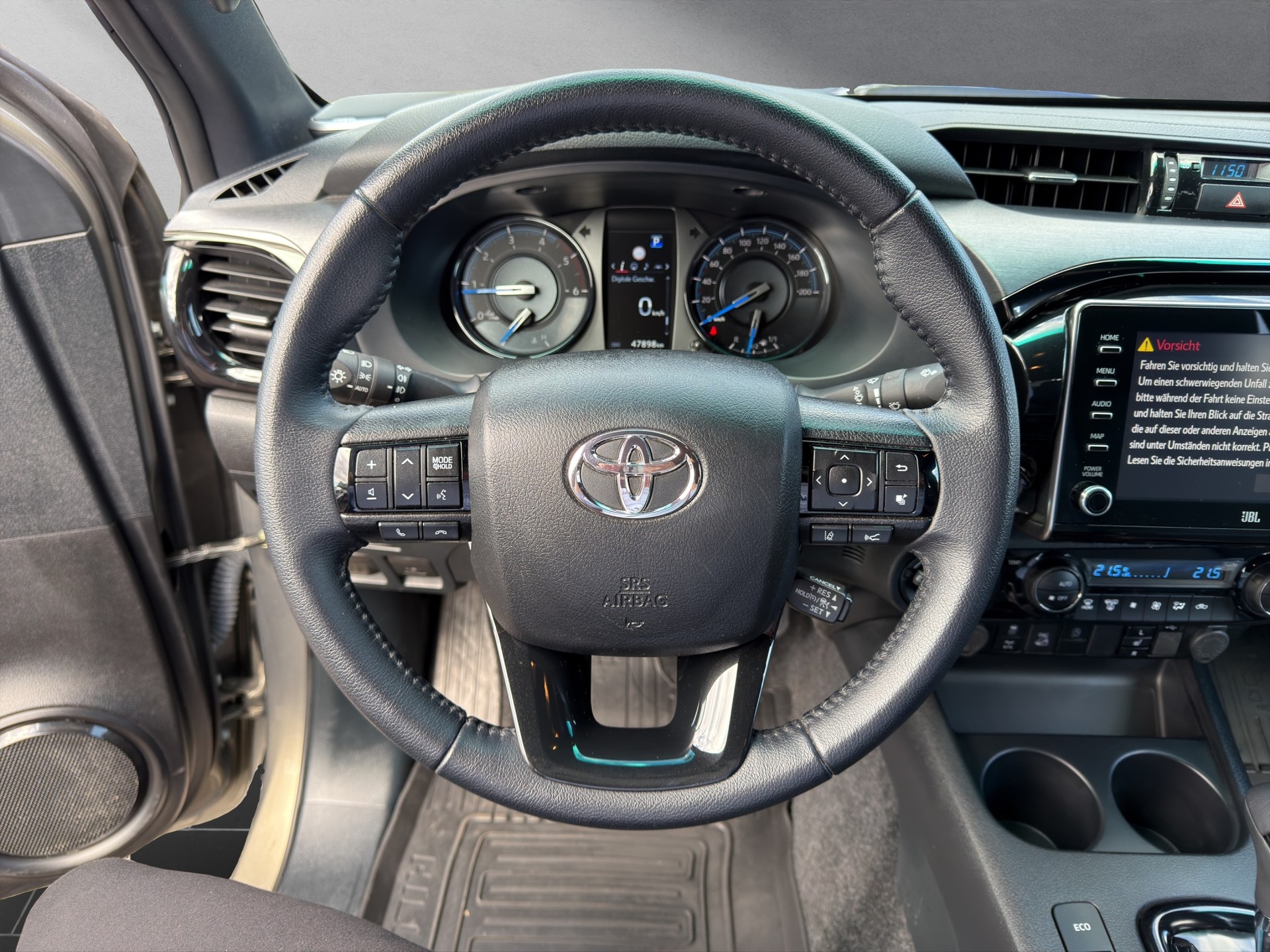 TOYOTA Hilux Double Cab.-Pick-up 2.8 D-4D 204 Invincible-image-4