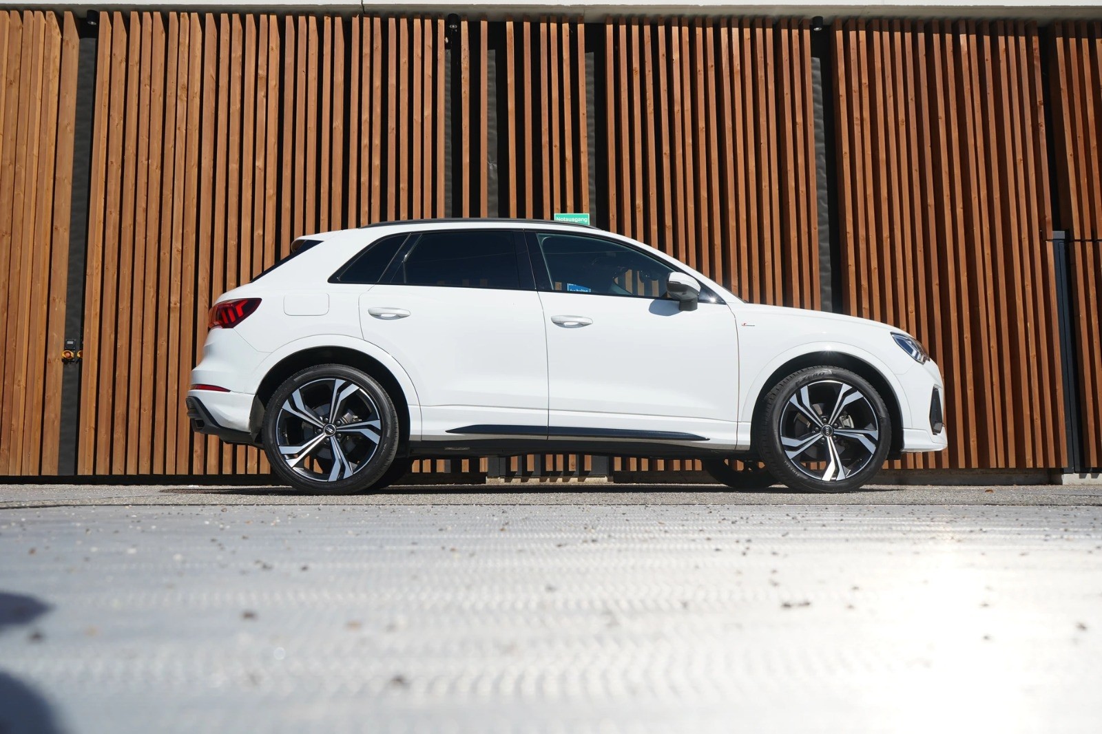 AUDI Q3 SPORTBACK 35 TFSI S LINE BLACK S-TRONIC l 150 PS-showroom-element-2