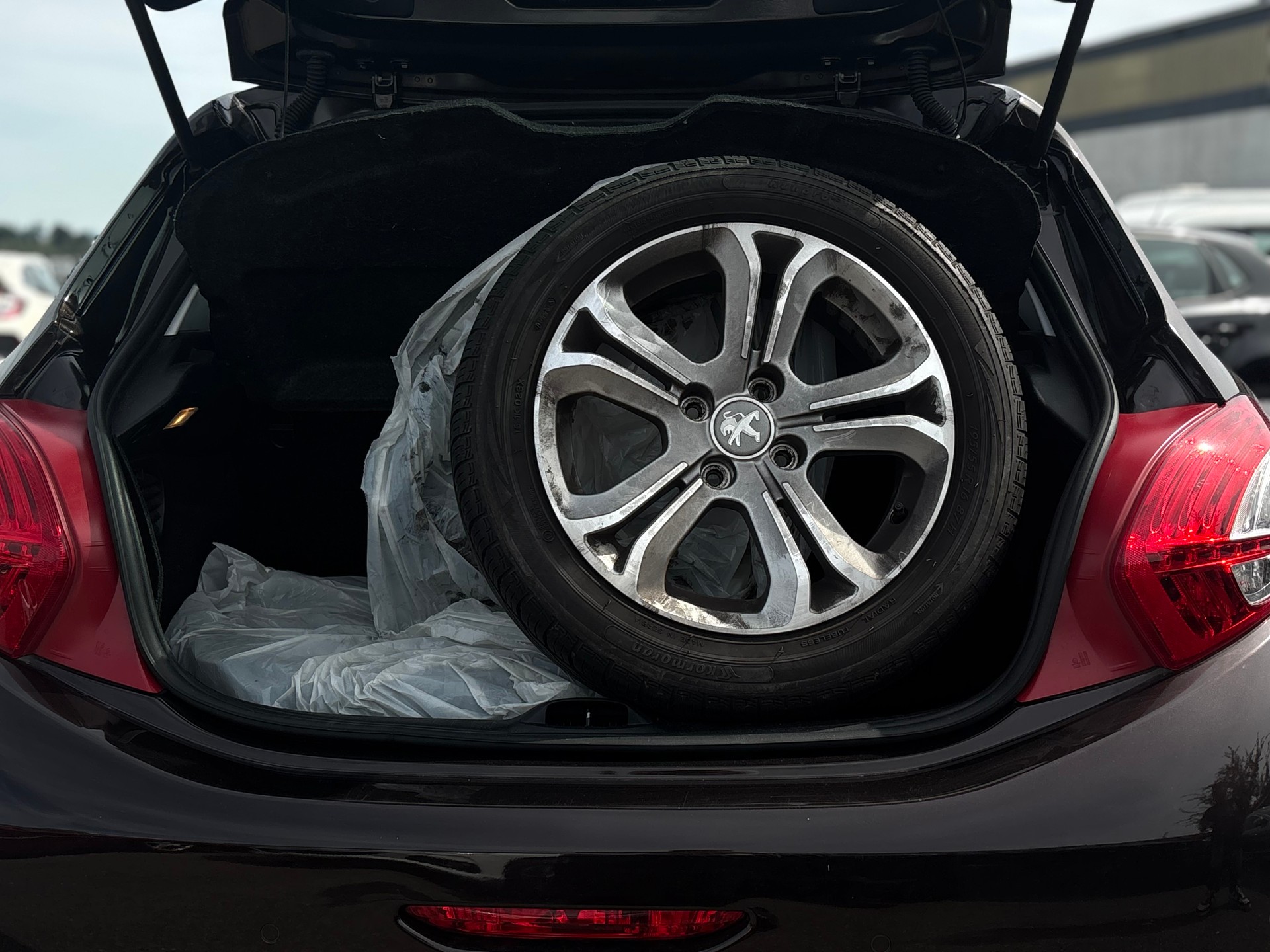 PEUGEOT 208 1.6 VTI Intuitive-image-11