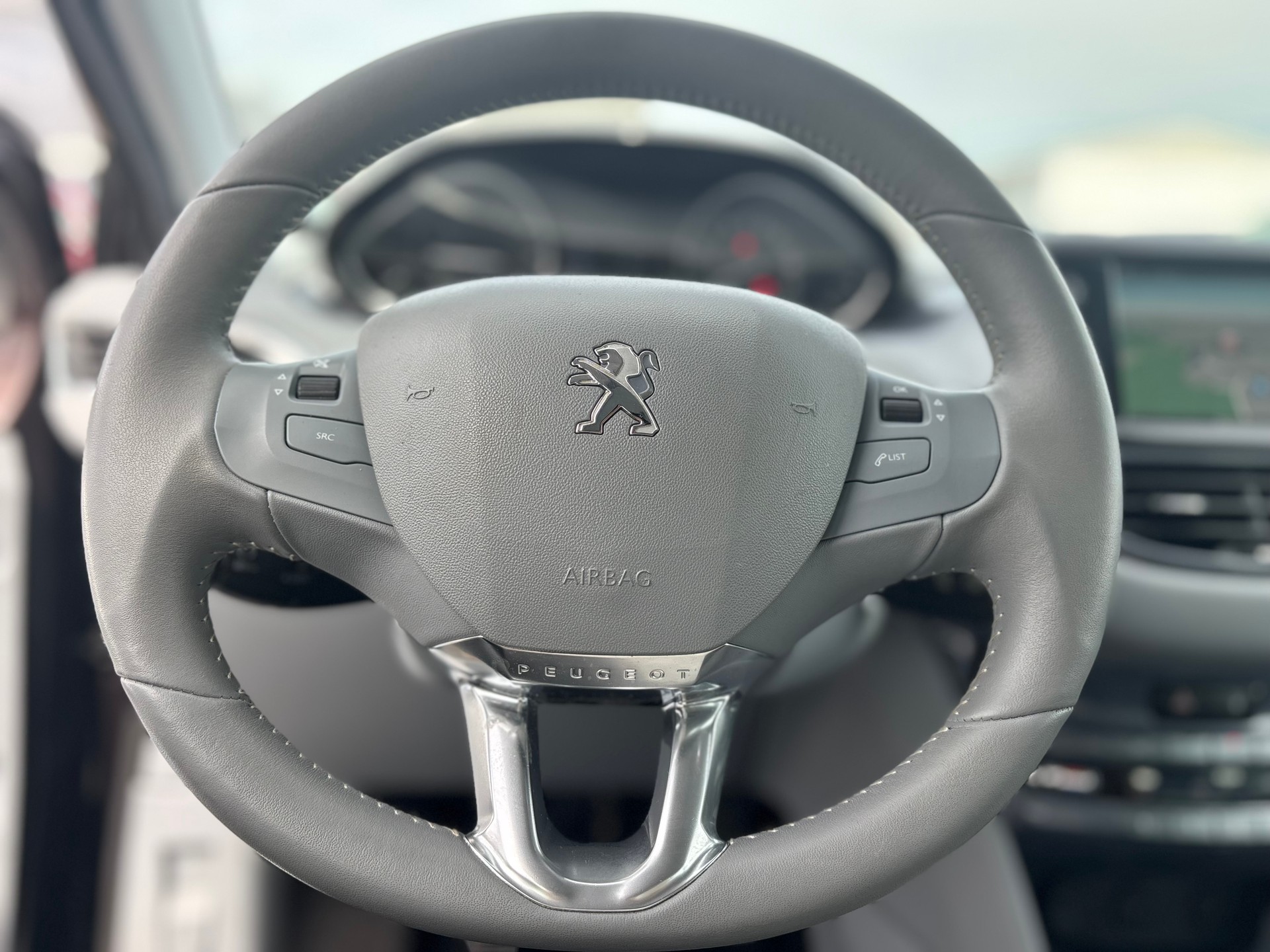 PEUGEOT 208 1.6 VTI Intuitive-image-9