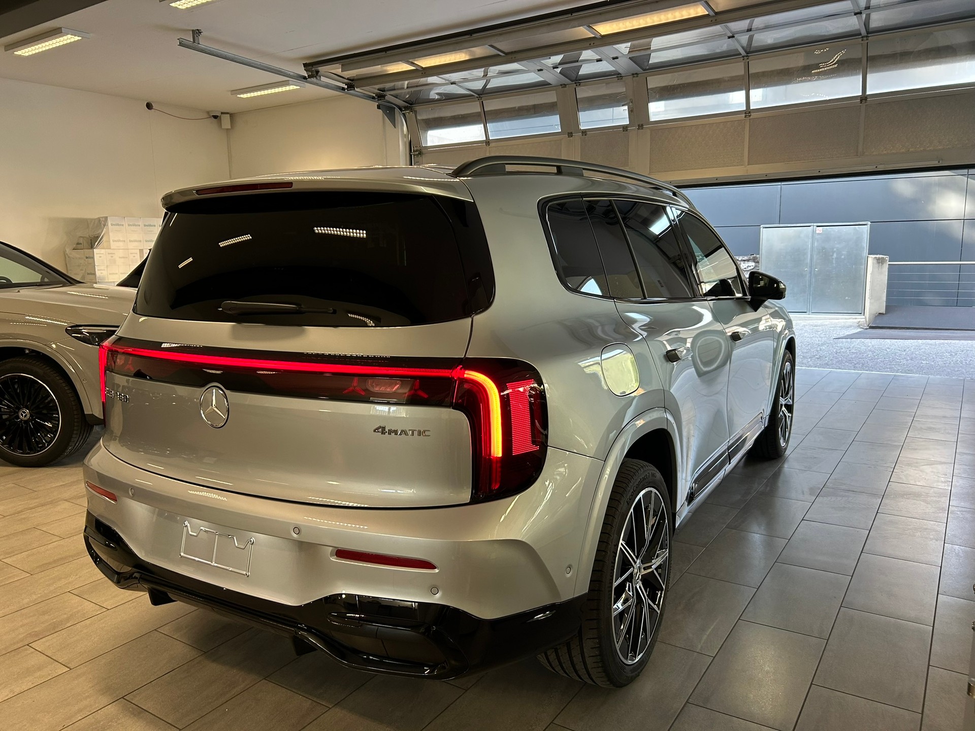 MERCEDES-BENZ GLB 350 85kWh EQ AMG Line 4Matic-image-6