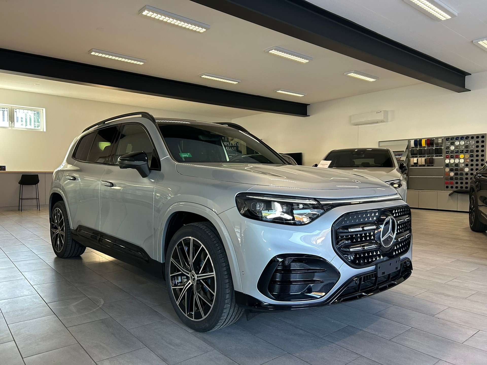 MERCEDES-BENZ GLB 350 85kWh EQ AMG Line 4Matic-showroom-element-2
