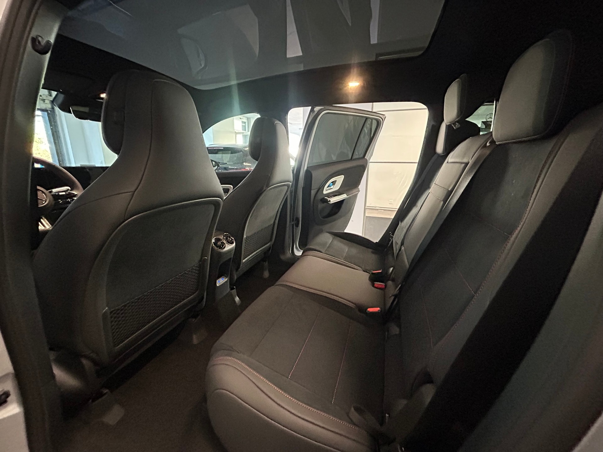 MERCEDES-BENZ GLB 350 85kWh EQ AMG Line 4Matic-image-14