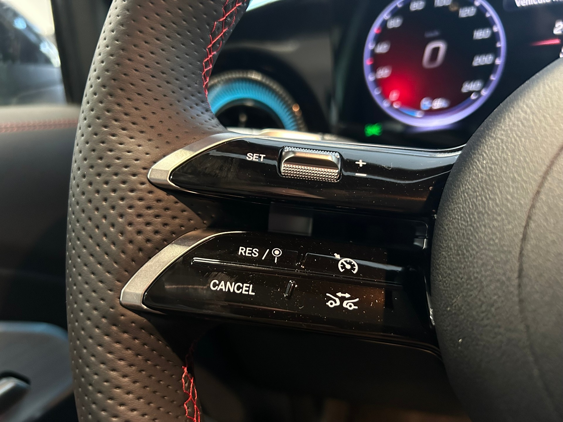 MERCEDES-BENZ GLB 350 85kWh EQ AMG Line 4Matic-image-18