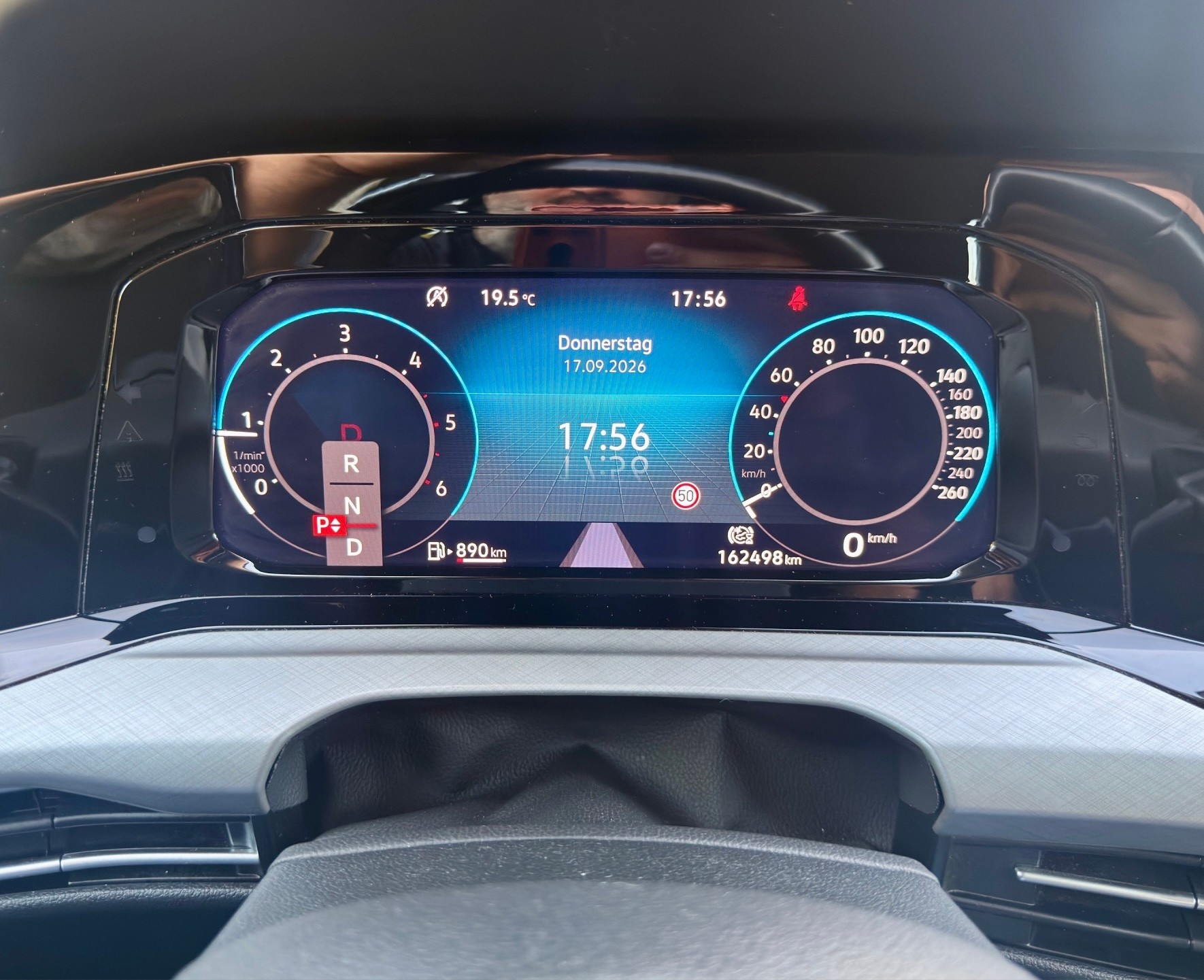VW Golf Variant 2.0 TDI Life DSG-image-12