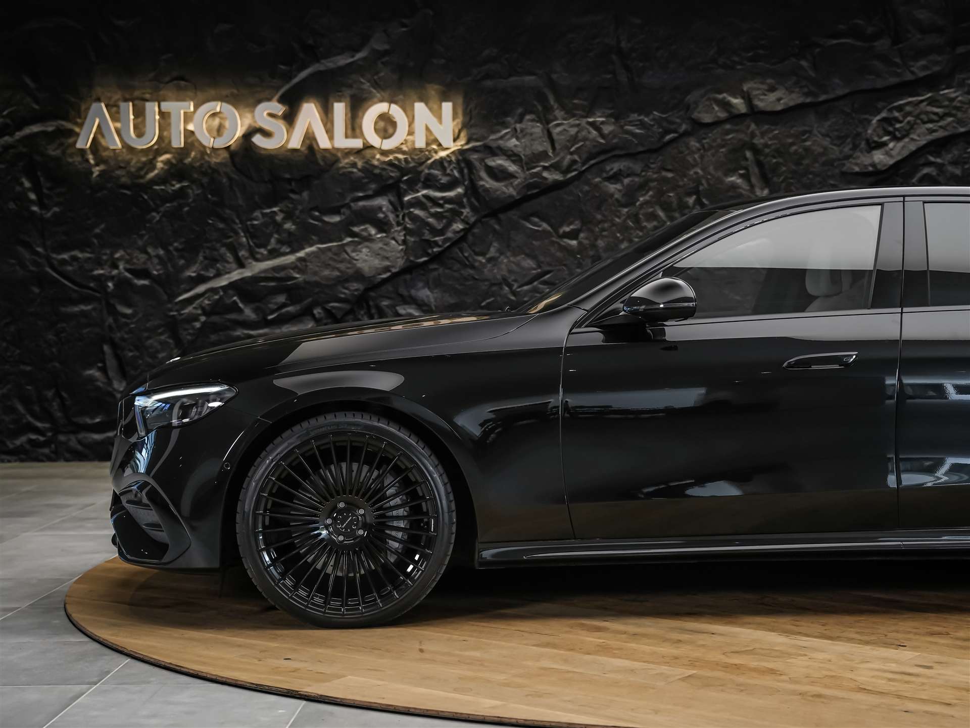 MERCEDES-BENZ E 220 d AMG Line 4Matic 9G-Tronic *21" Felgen*Werksgarantie*Superscreen*-image-15