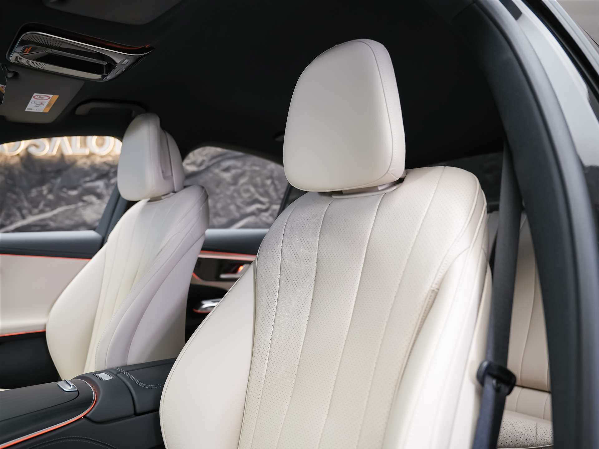MERCEDES-BENZ E 220 d AMG Line 4Matic 9G-Tronic *21" Felgen*Werksgarantie*Superscreen*-image-10