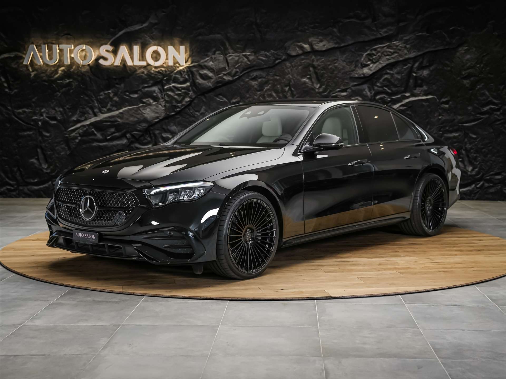 MERCEDES-BENZ E 220 d AMG Line 4Matic 9G-Tronic *21" Felgen*Werksgarantie*Superscreen*-showroom-element-1