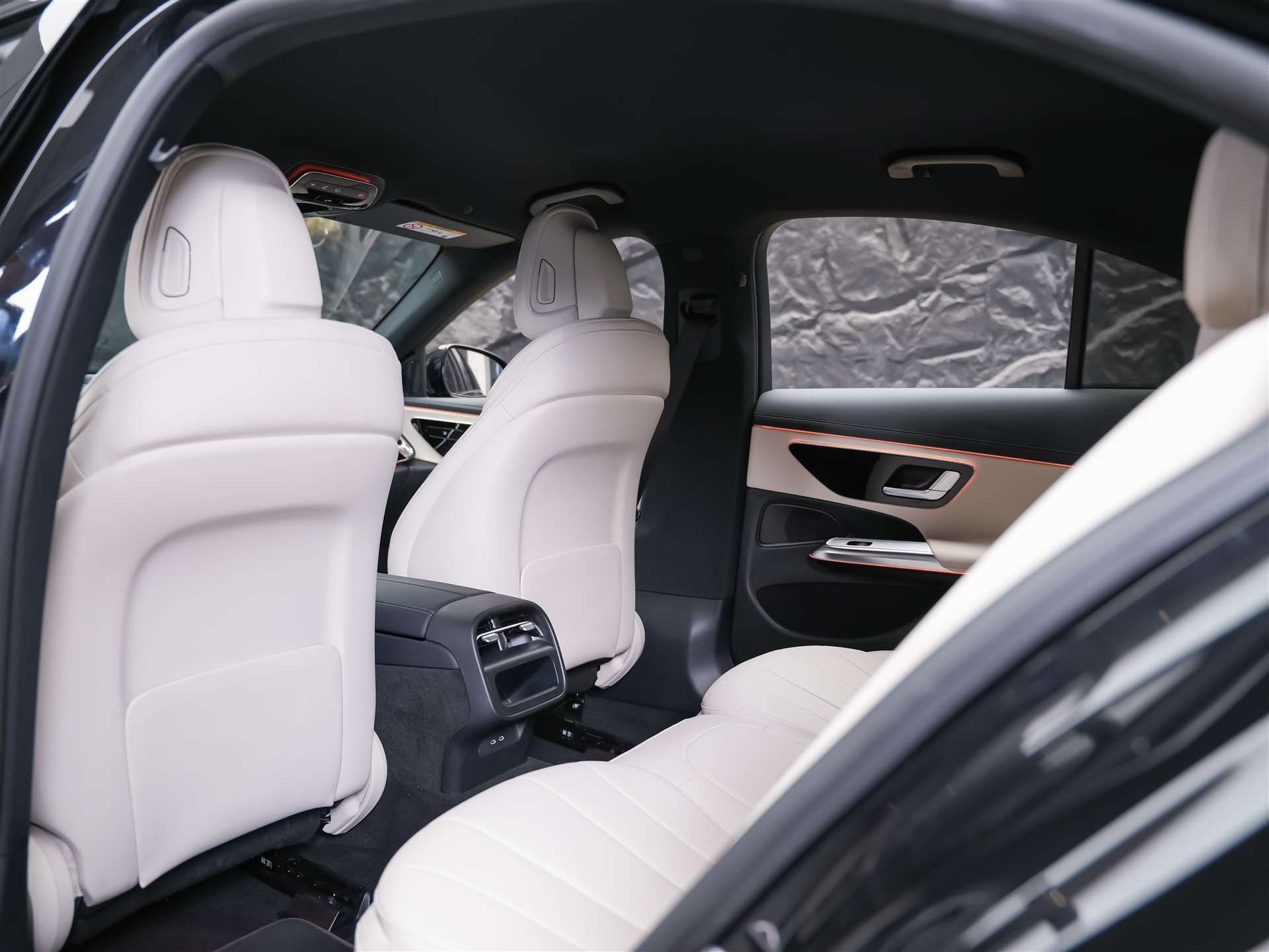 MERCEDES-BENZ E 220 d AMG Line 4Matic 9G-Tronic *21" Felgen*Werksgarantie*Superscreen*-image-11