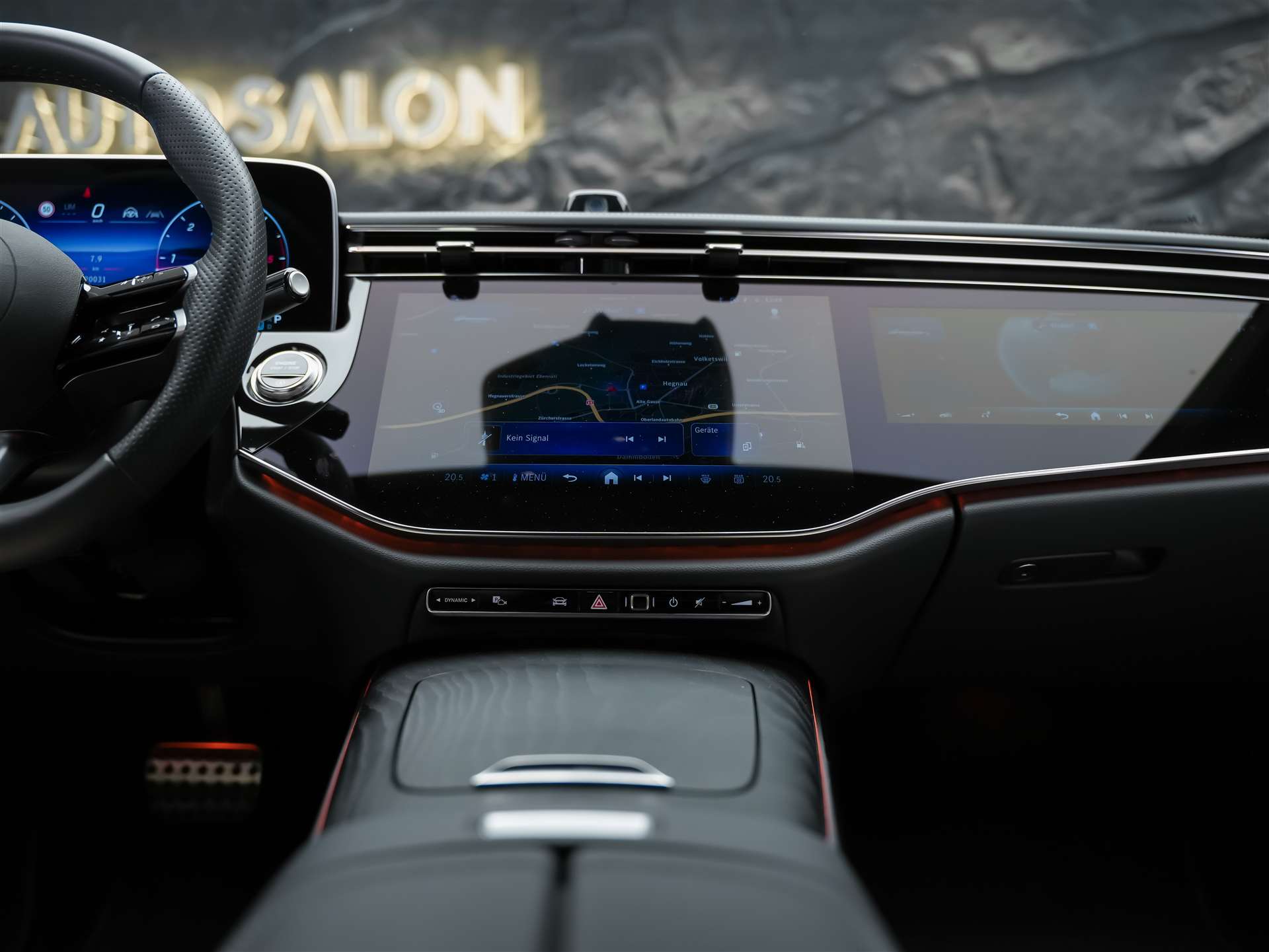 MERCEDES-BENZ E 220 d AMG Line 4Matic 9G-Tronic *21" Felgen*Werksgarantie*Superscreen*-image-19