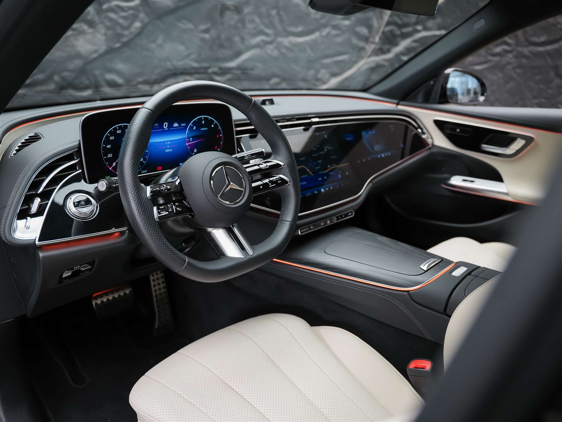 MERCEDES-BENZ E 220 d AMG Line 4Matic 9G-Tronic *21" Felgen*Werksgarantie*Superscreen*-image-8