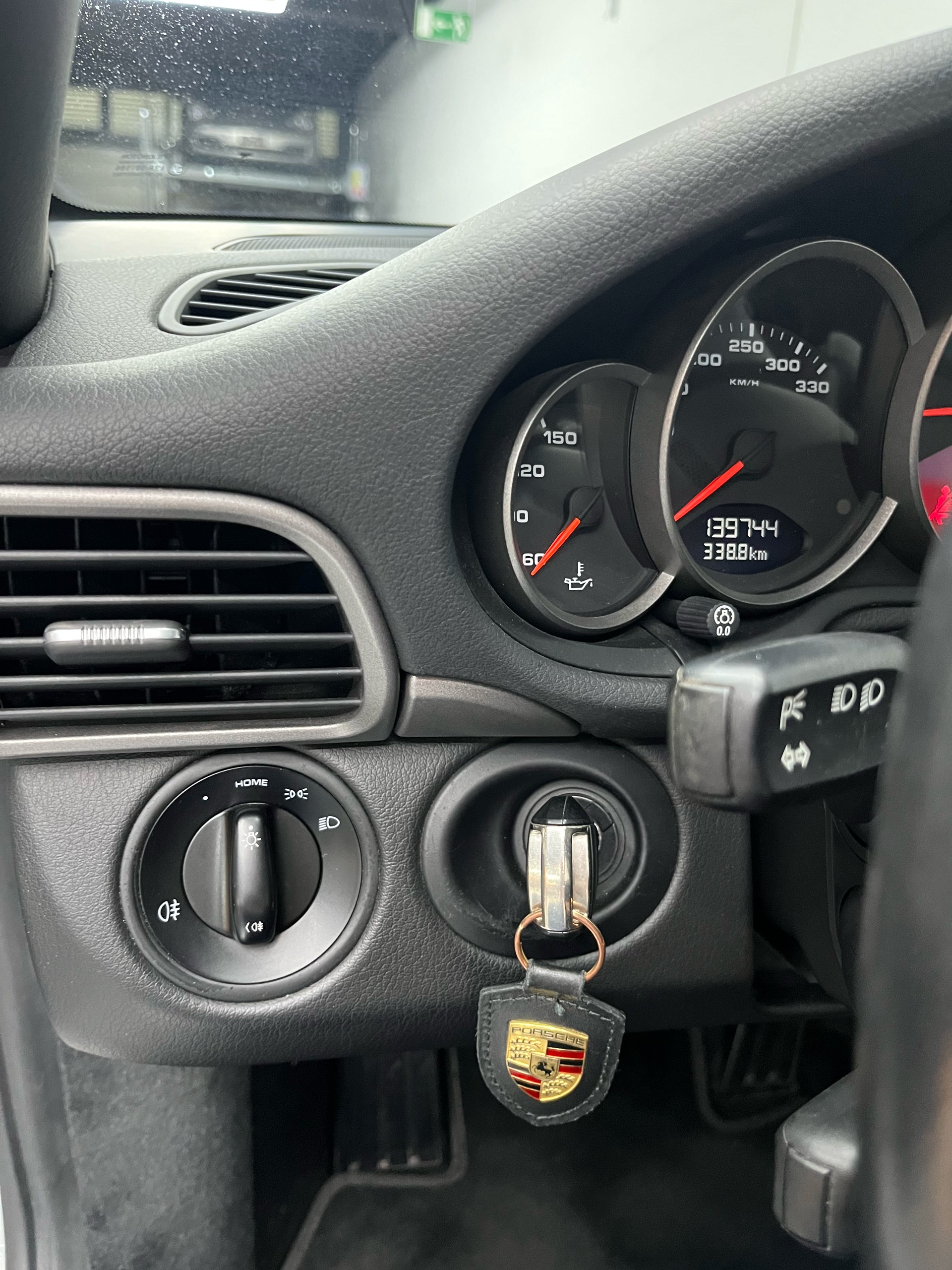 PORSCHE 911 Coupé 3.6 Carrera-image-8