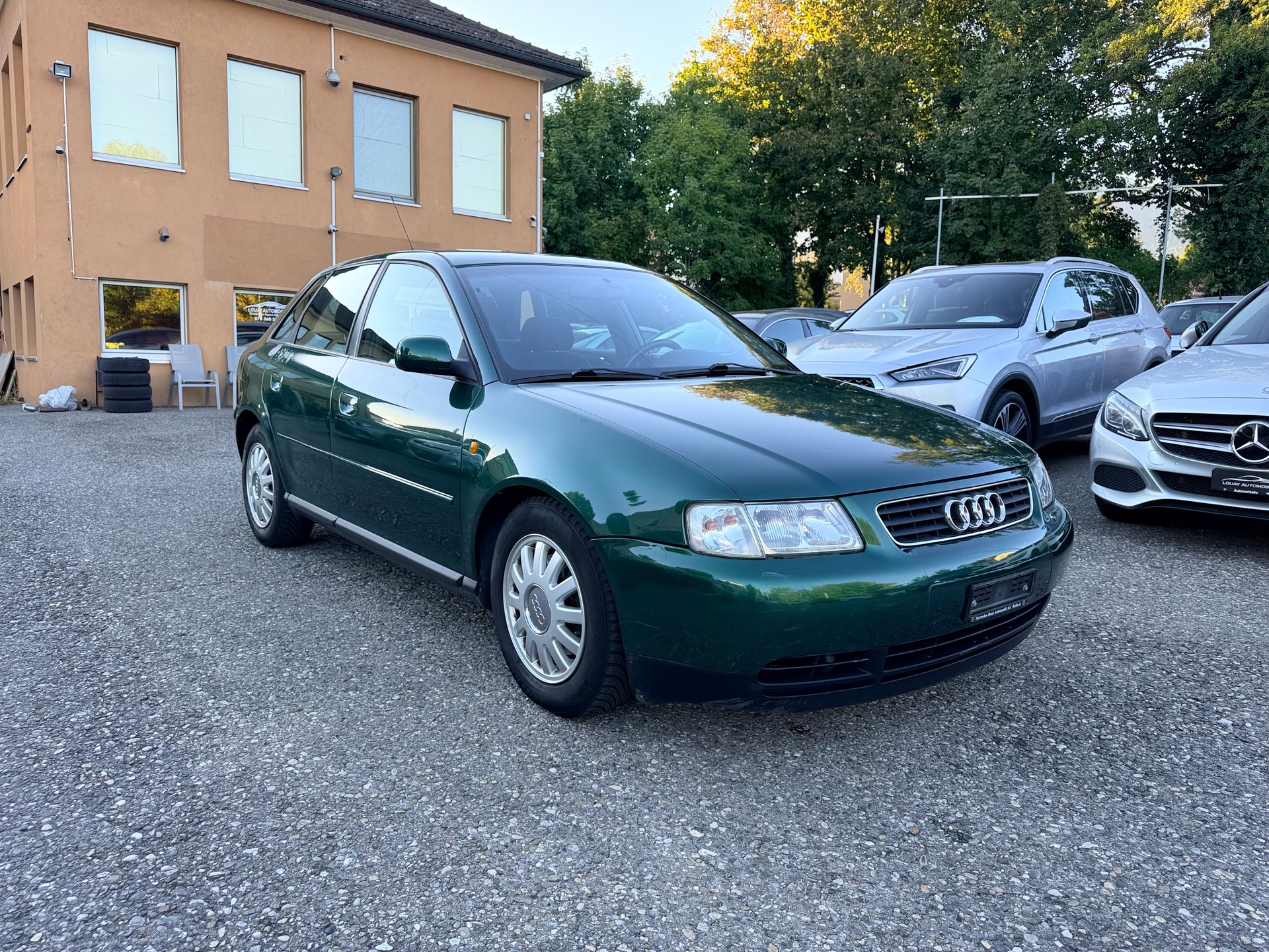 AUDI A3 1.8 T Ambition-showroom-element-1