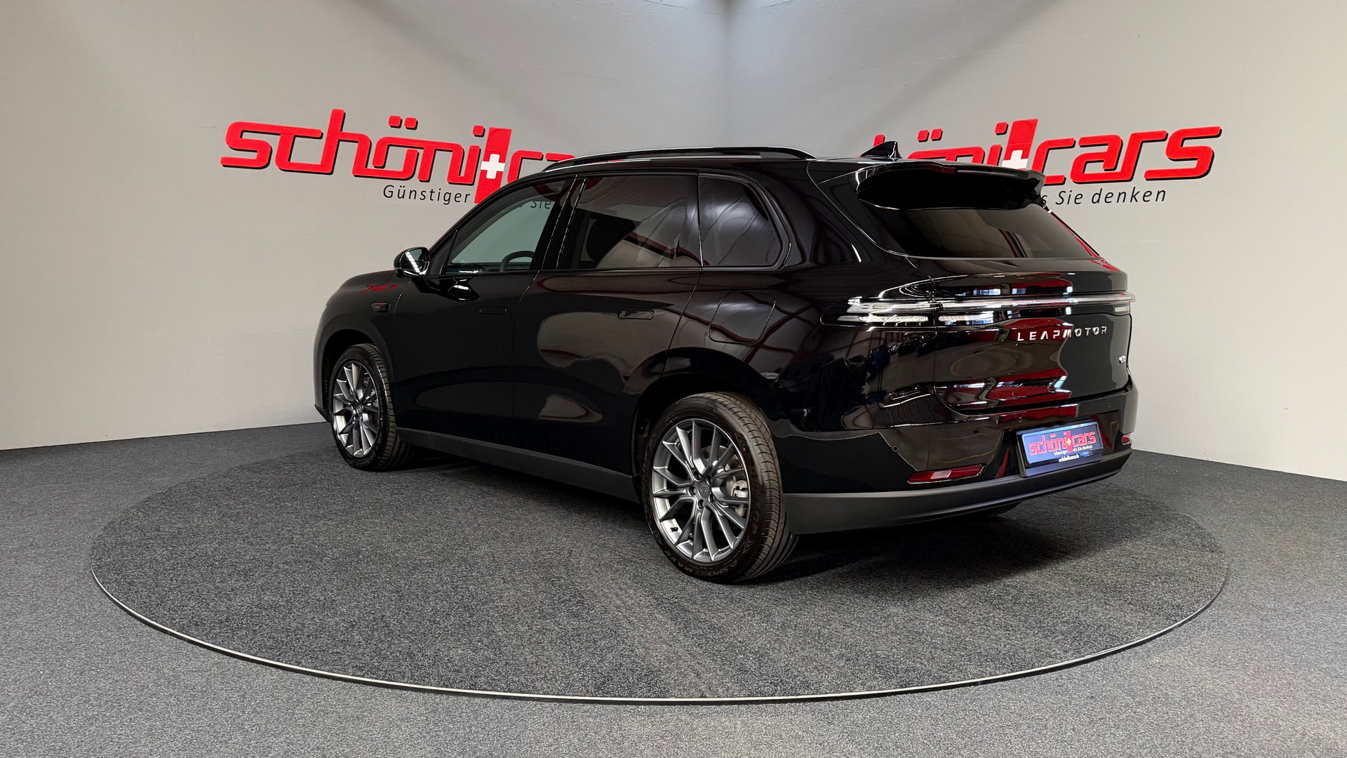 LEAPMOTOR C10 REEV 28kWh Design-showroom-element-3