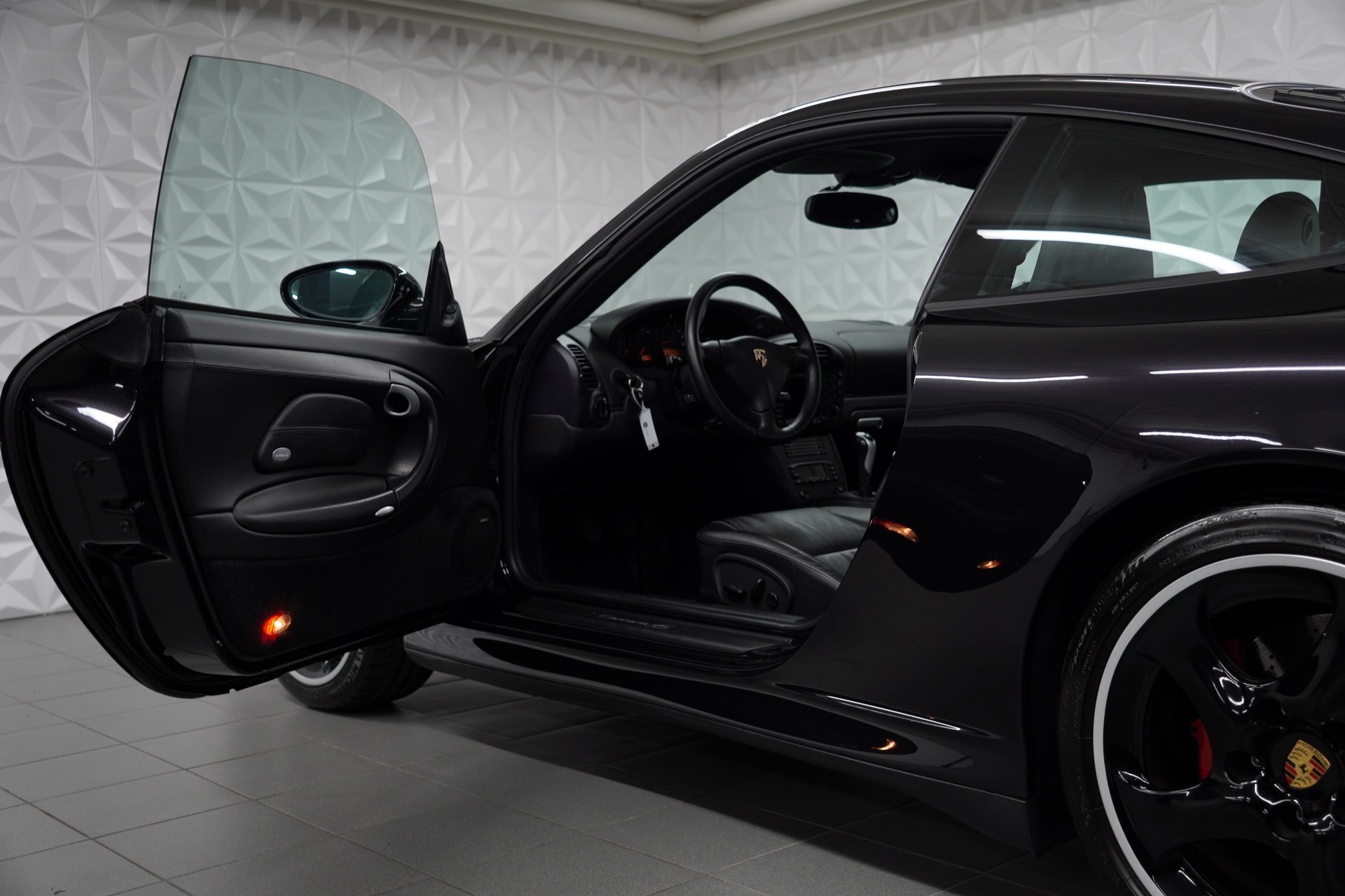 PORSCHE 911 Carrera 4 S-image-17