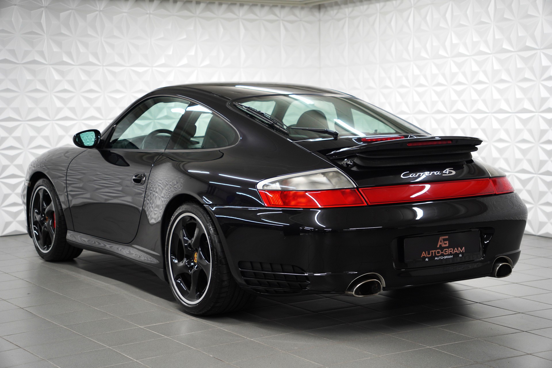 PORSCHE 911 Carrera 4 S-showroom-element-2