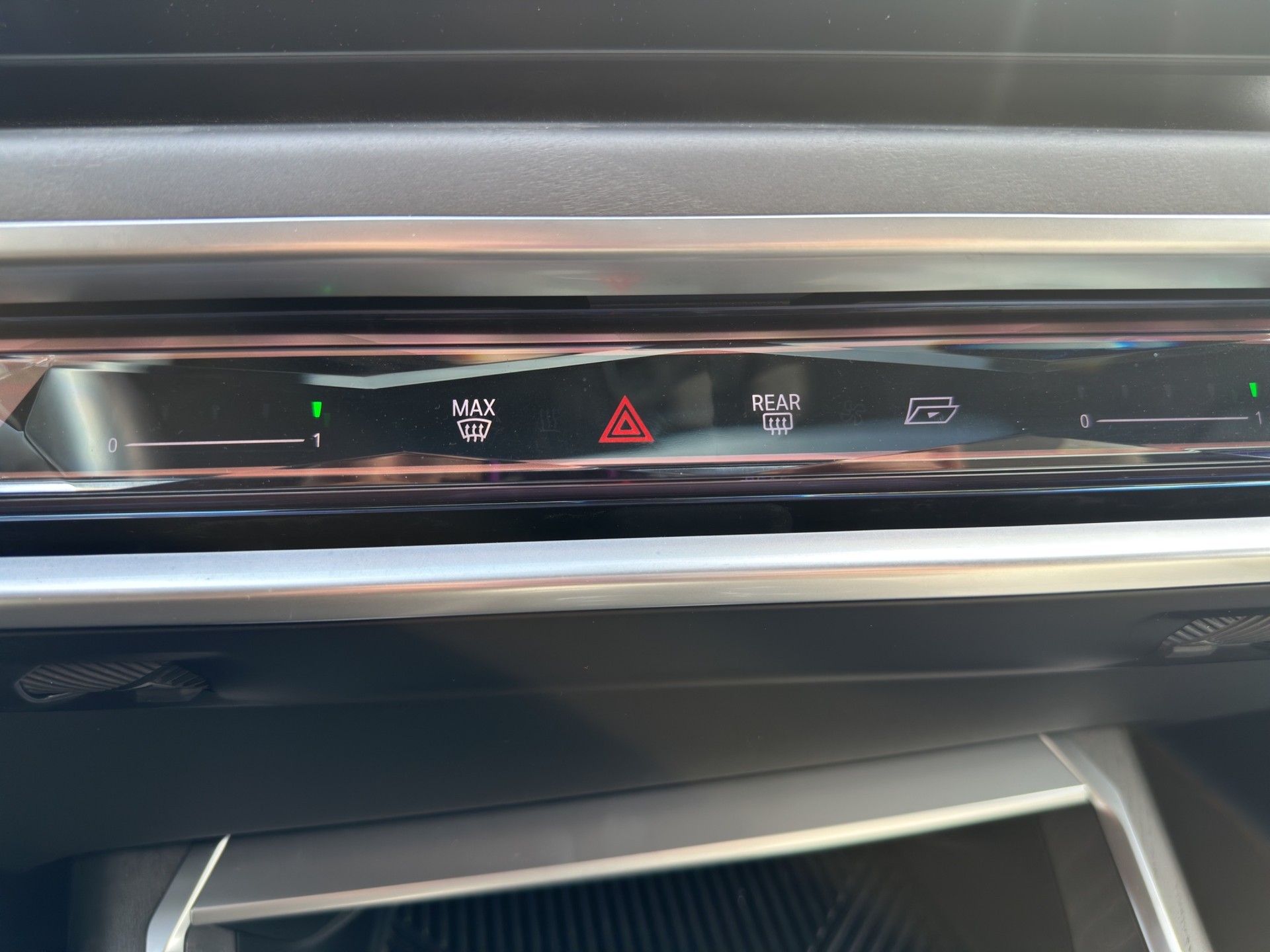 BMW 750e xDrive Steptronic-image-24