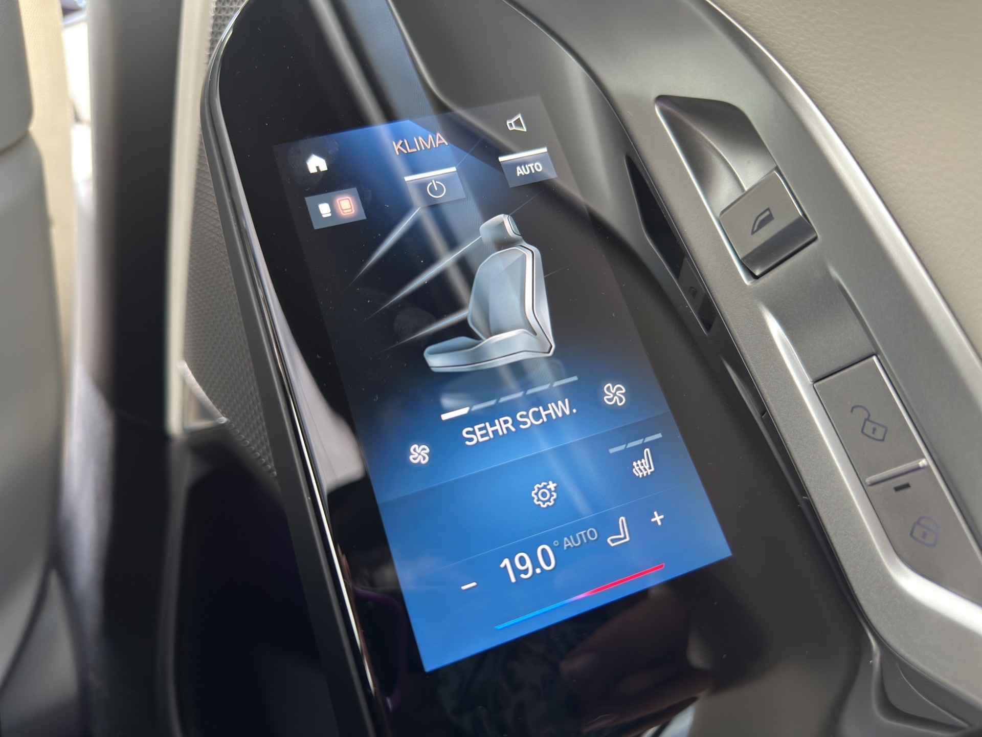 BMW 750e xDrive Steptronic-image-35